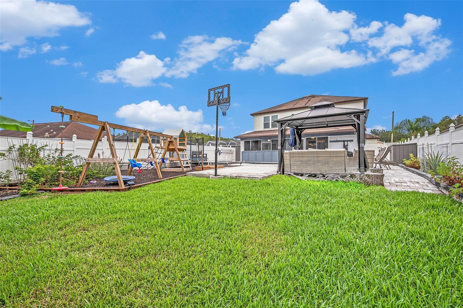 Listing photo id 11 for 31307 Chatterly Drive