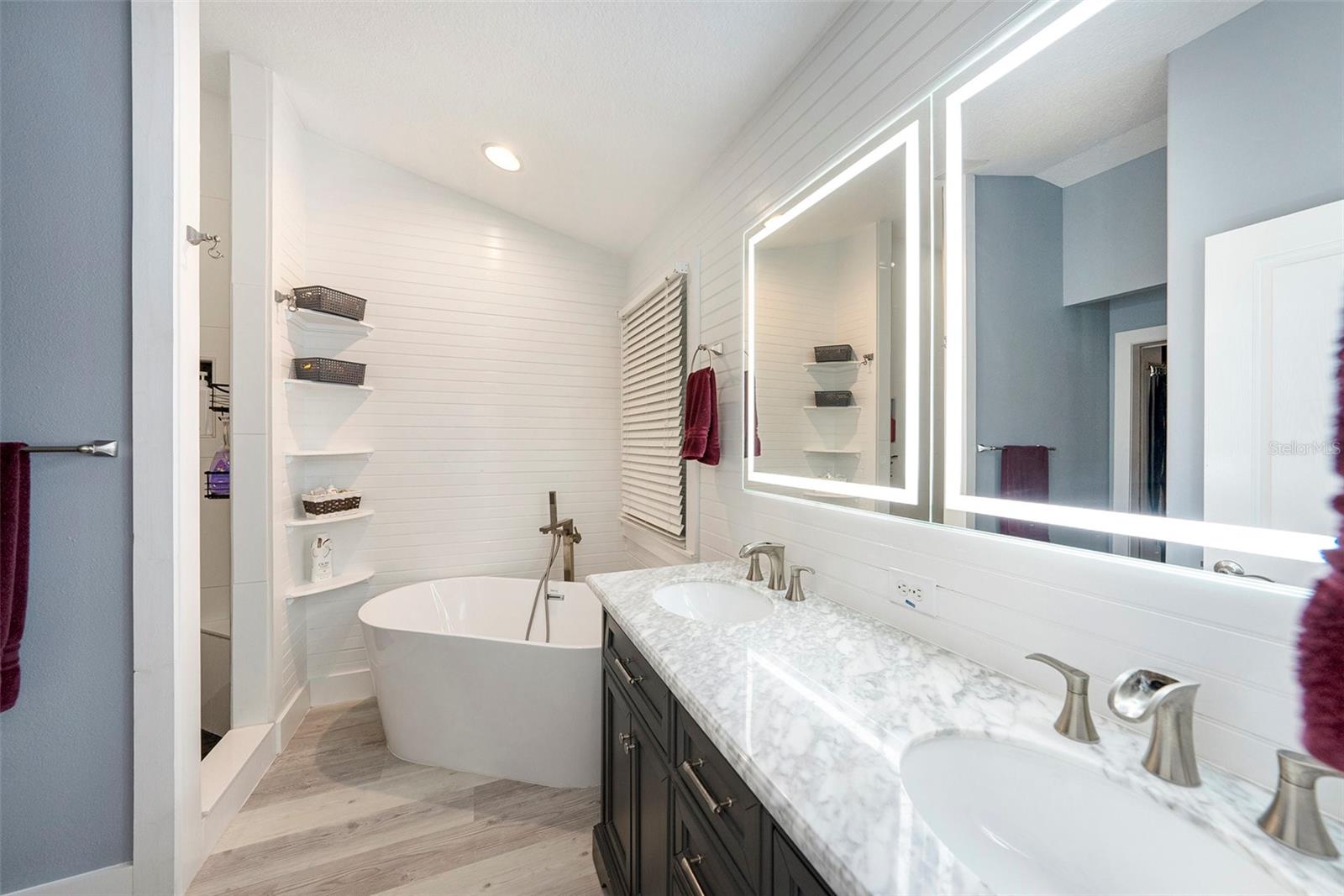 Listing photo id 14 for 31307 Chatterly Drive