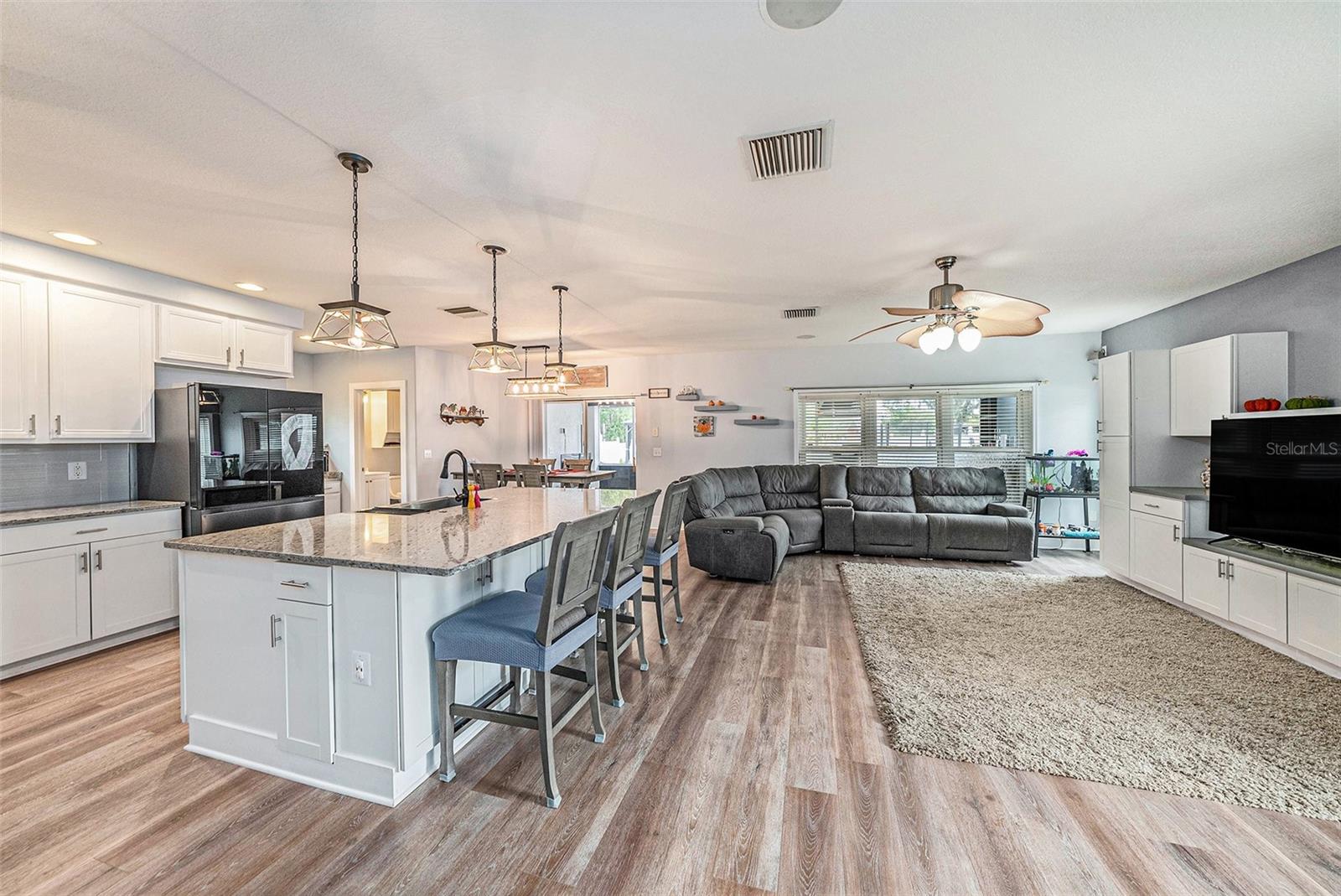 Listing photo id 4 for 31307 Chatterly Drive