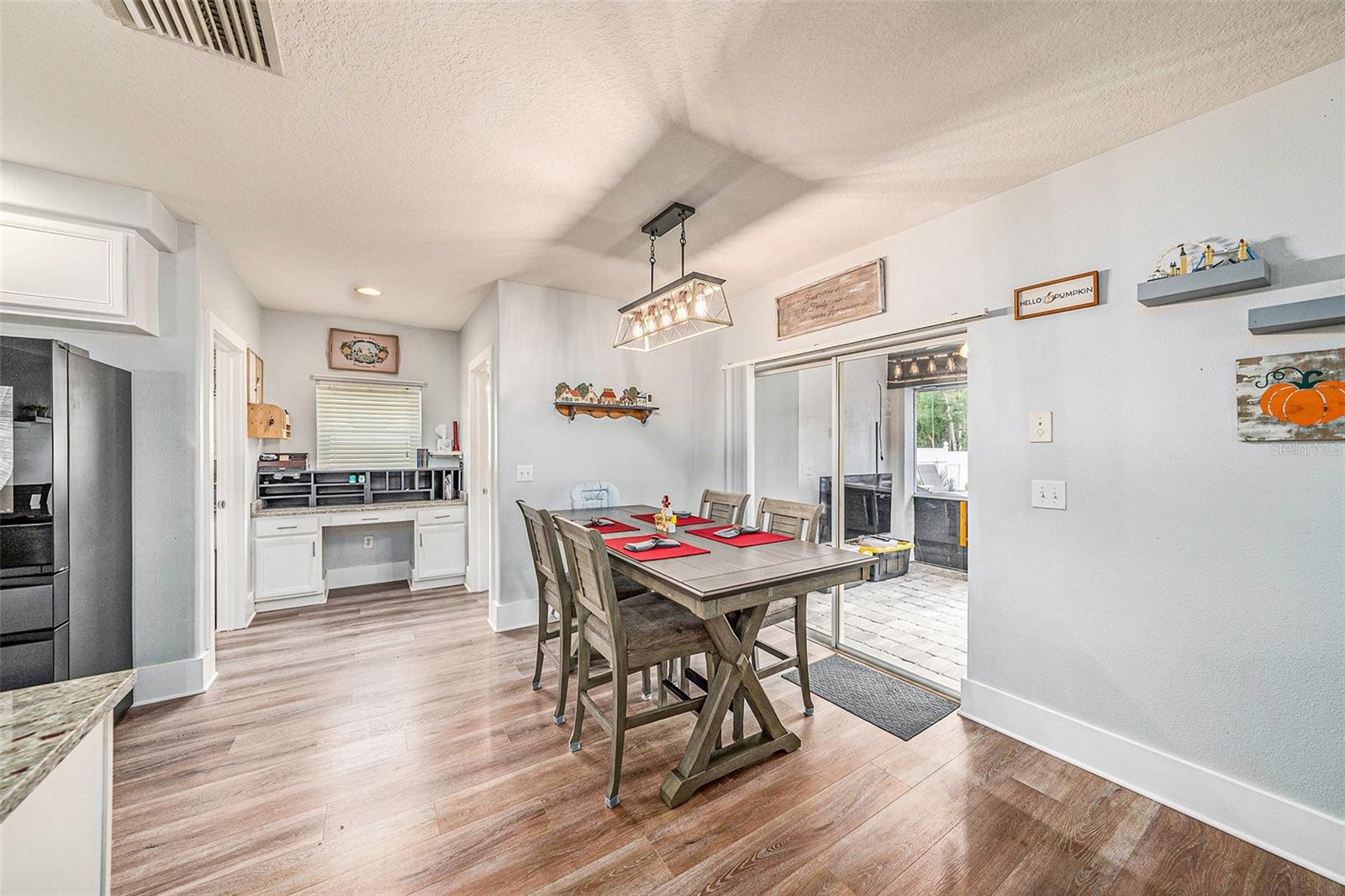 Listing photo id 5 for 31307 Chatterly Drive