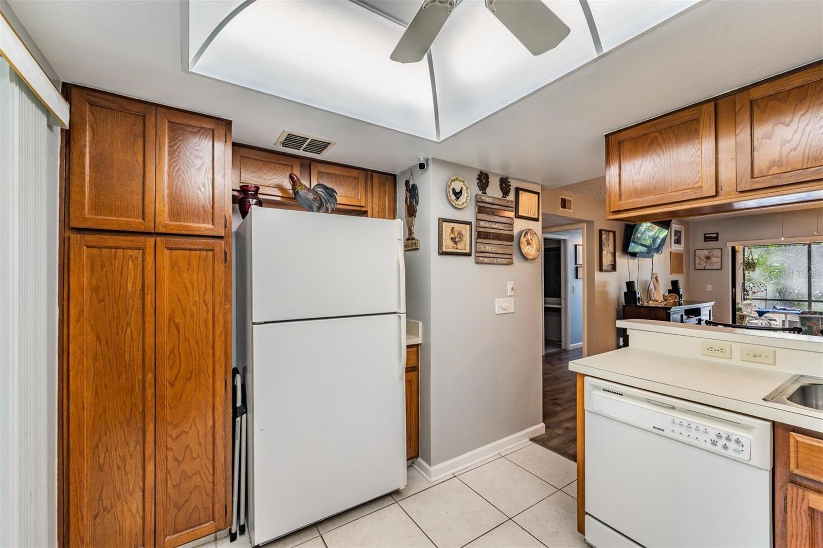 Image 10 of 31 For 129 Woodlake Wynde  129