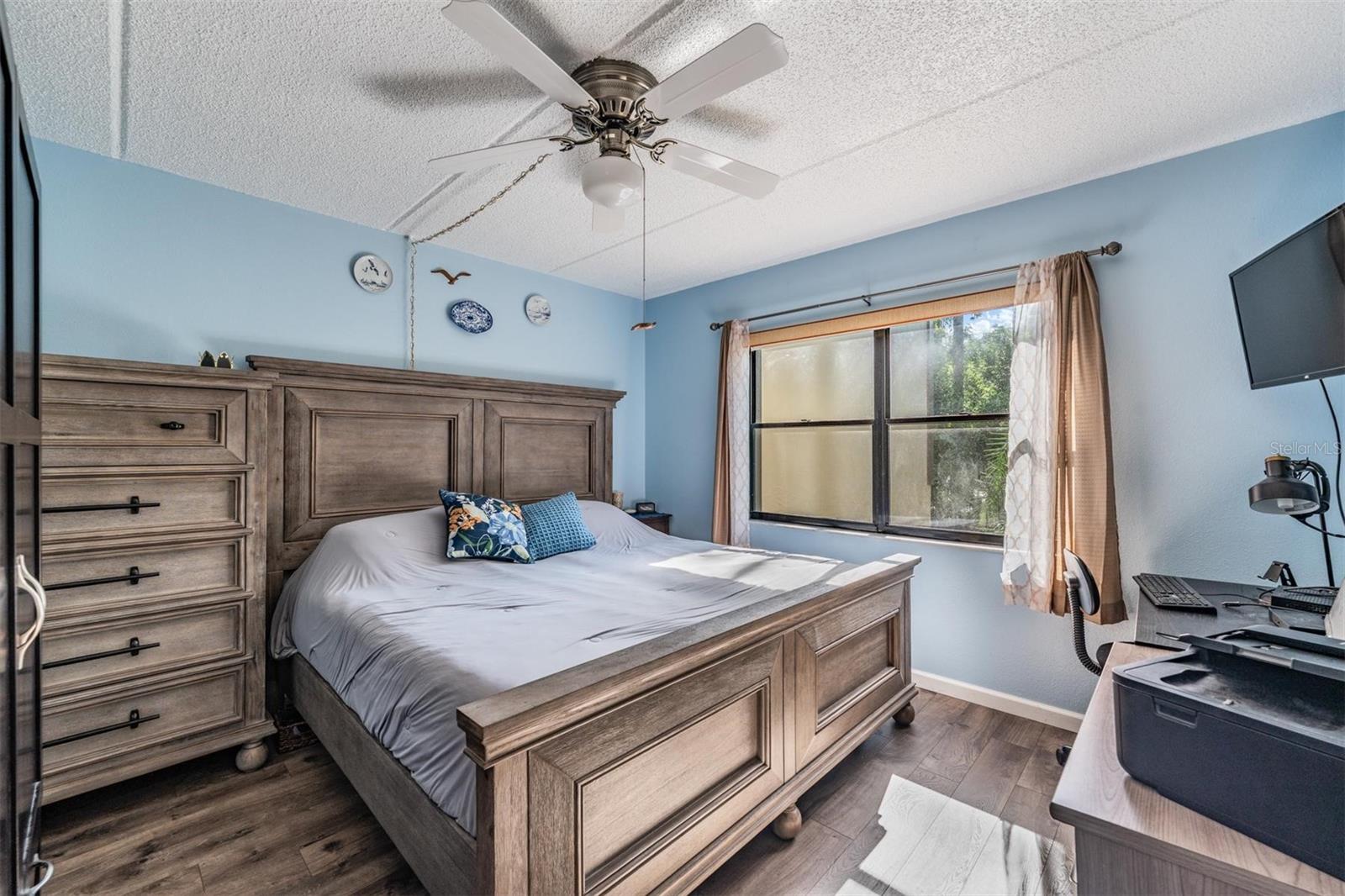 Image 12 of 31 For 129 Woodlake Wynde  129