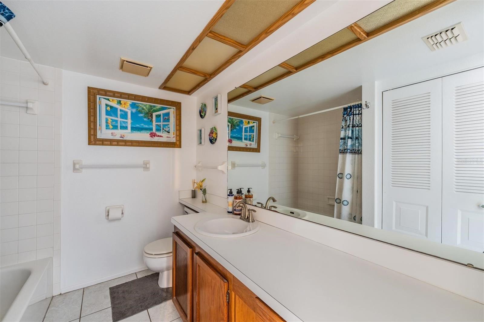 Image 13 of 31 For 129 Woodlake Wynde  129