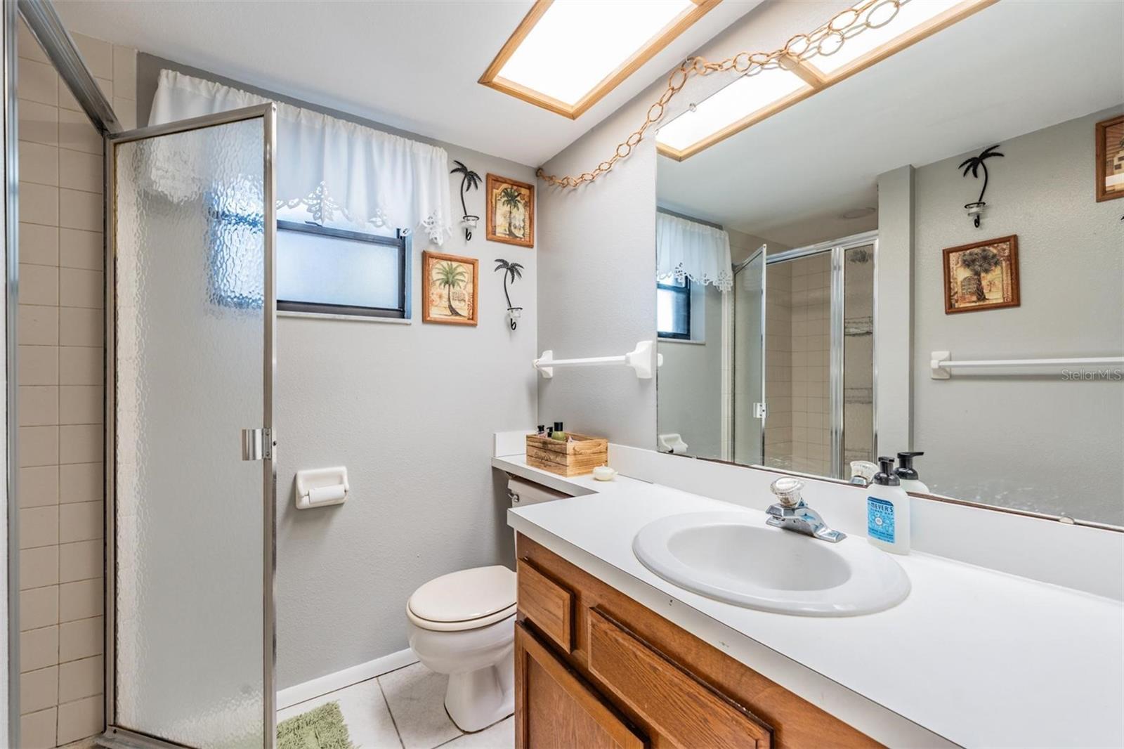 Image 19 of 31 For 129 Woodlake Wynde  129