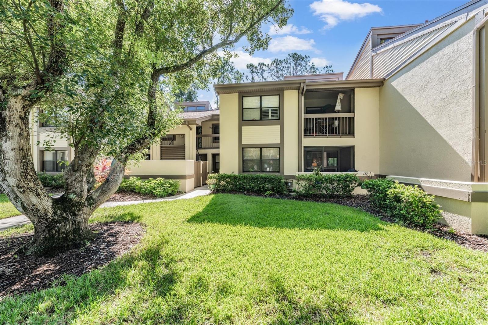 Image 2 of 31 For 129 Woodlake Wynde  129