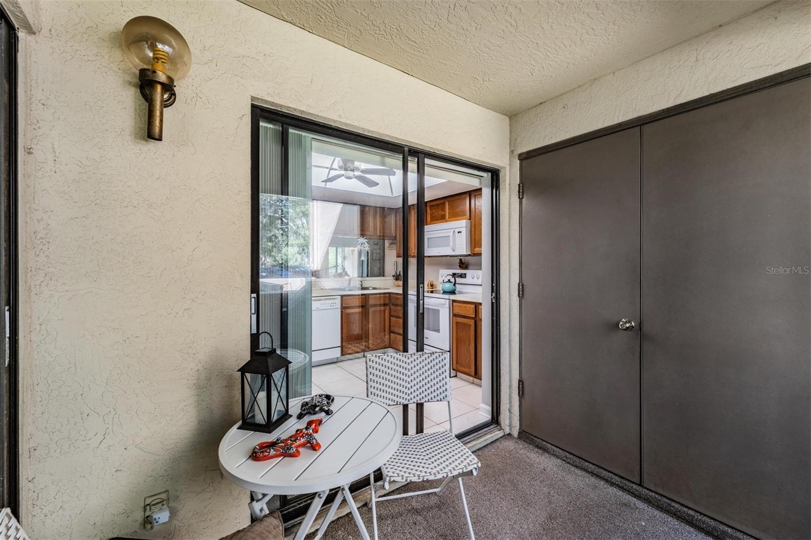 Image 21 of 31 For 129 Woodlake Wynde  129