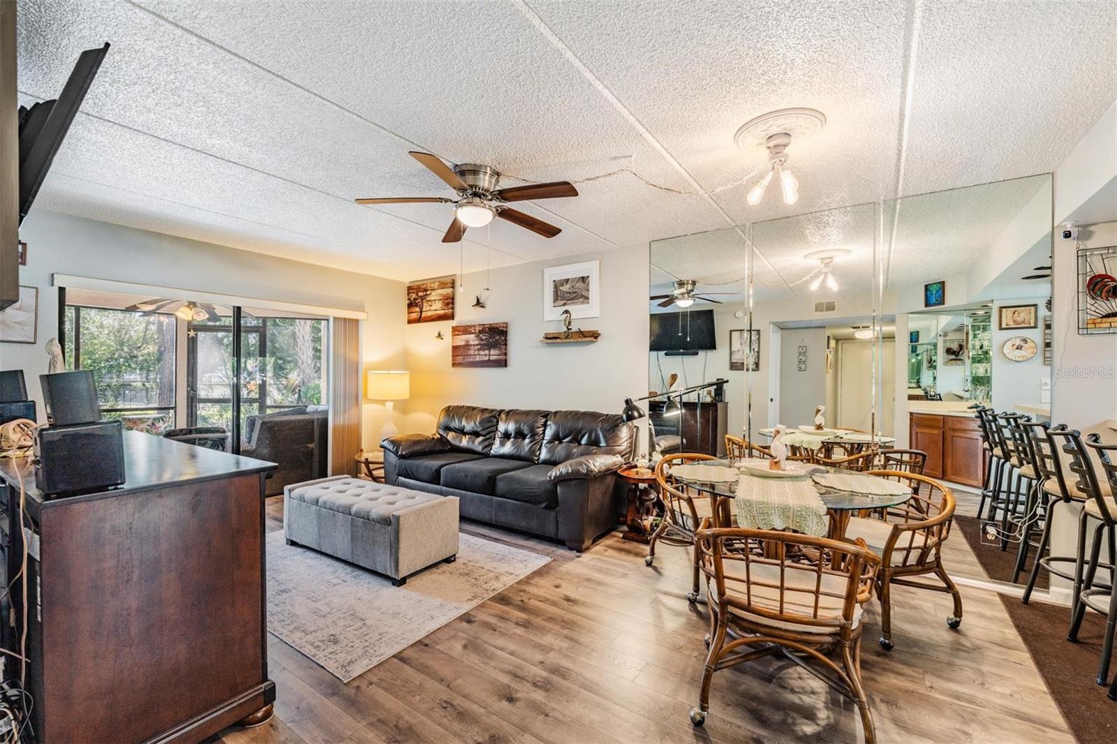 Image 6 of 31 For 129 Woodlake Wynde  129