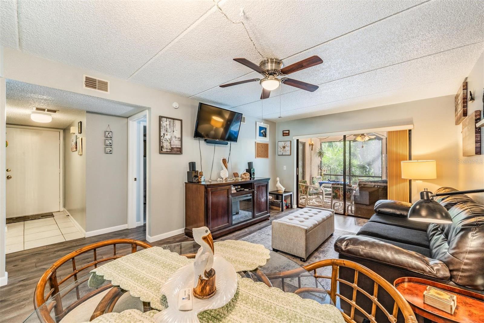 Image 8 of 31 For 129 Woodlake Wynde  129