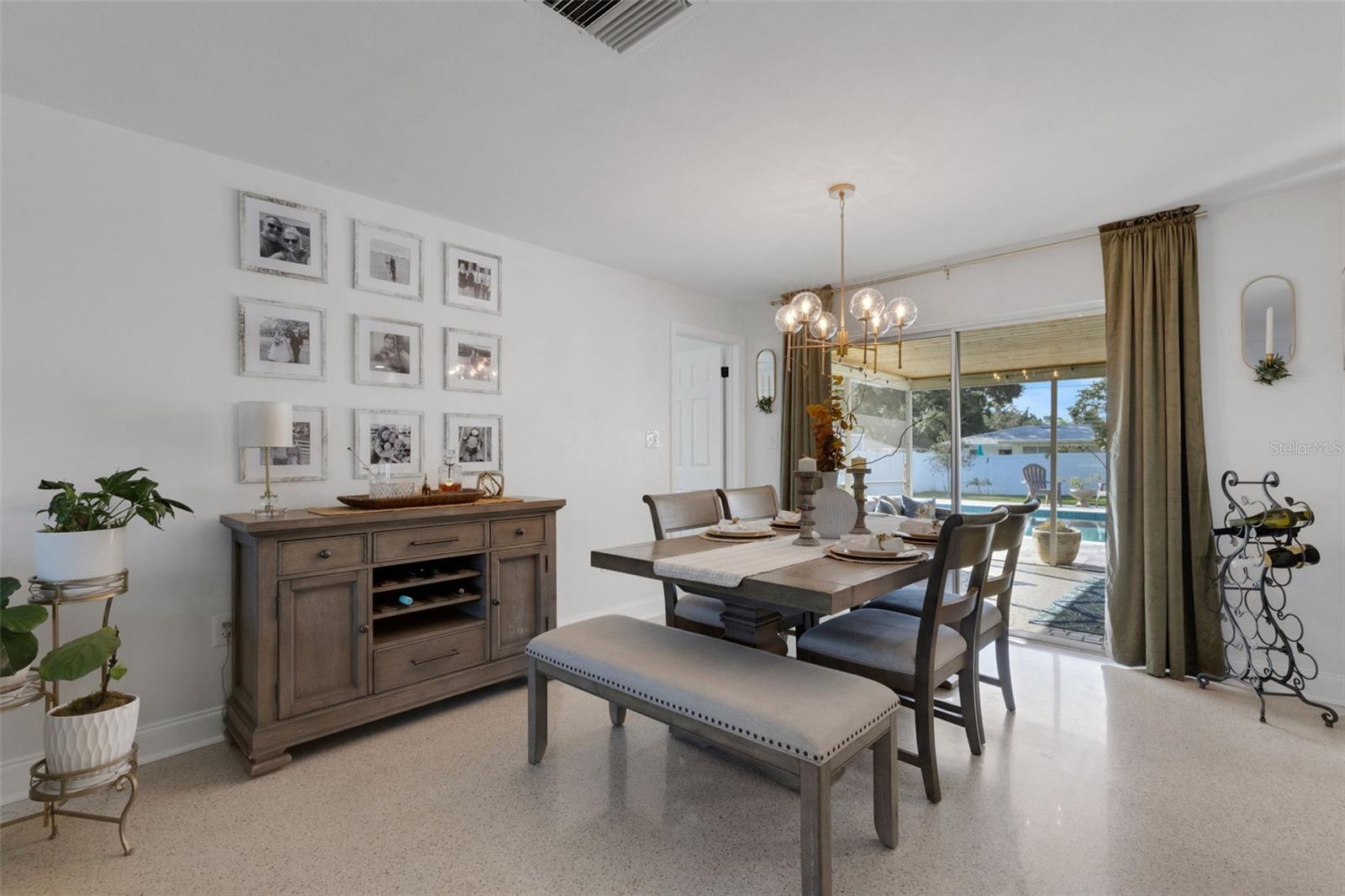 Image 10 of 62 For 2333 Glenmoor Road N