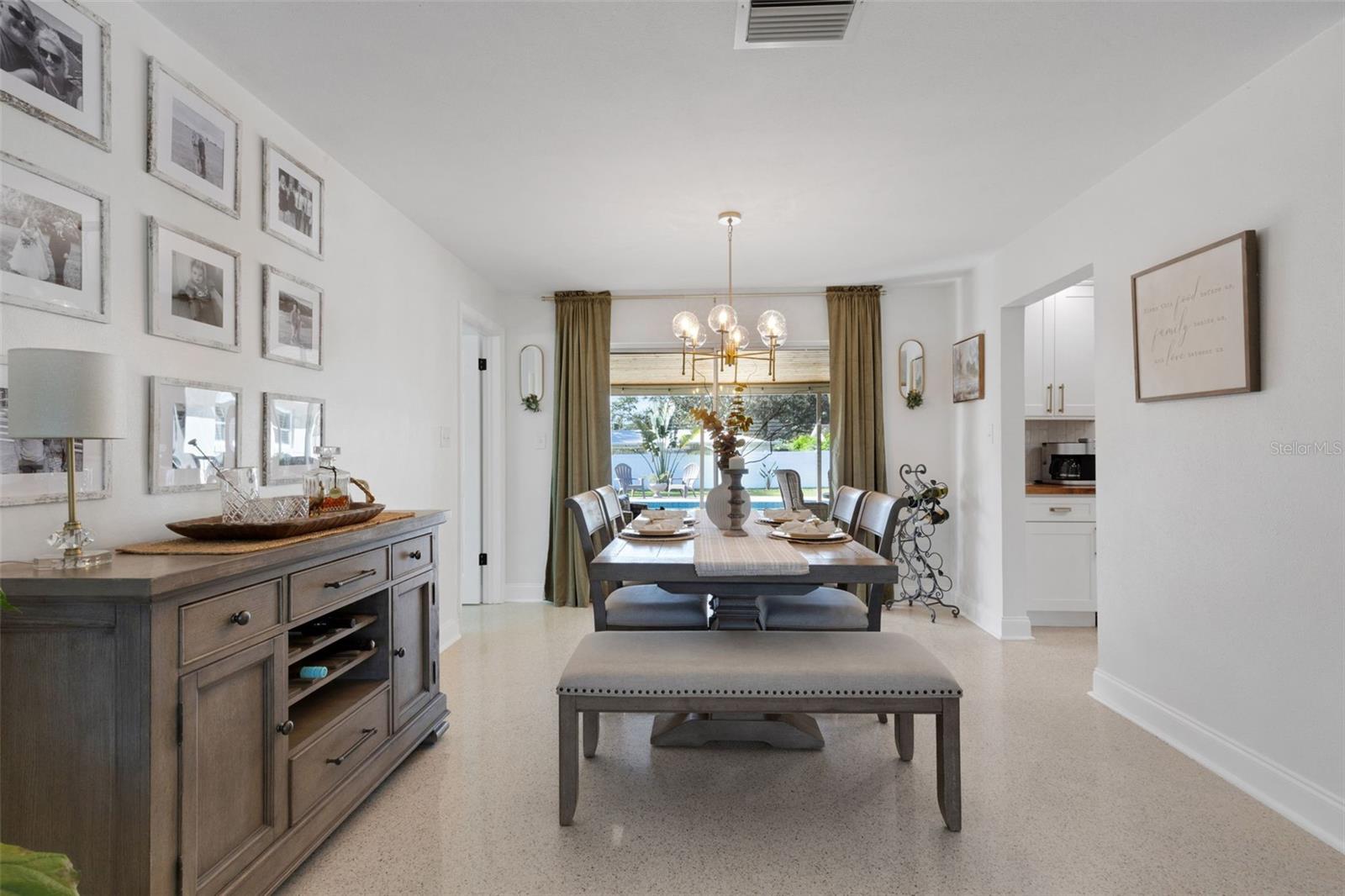 Image 11 of 62 For 2333 Glenmoor Road N