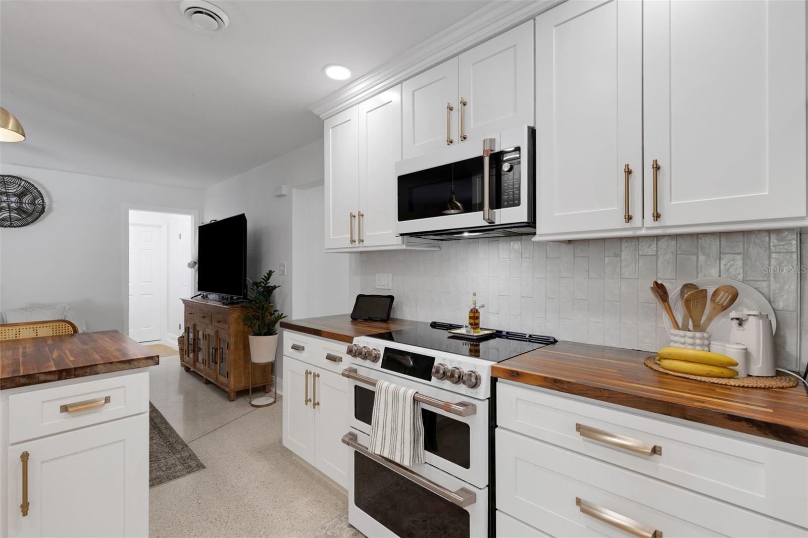 Image 15 of 62 For 2333 Glenmoor Road N
