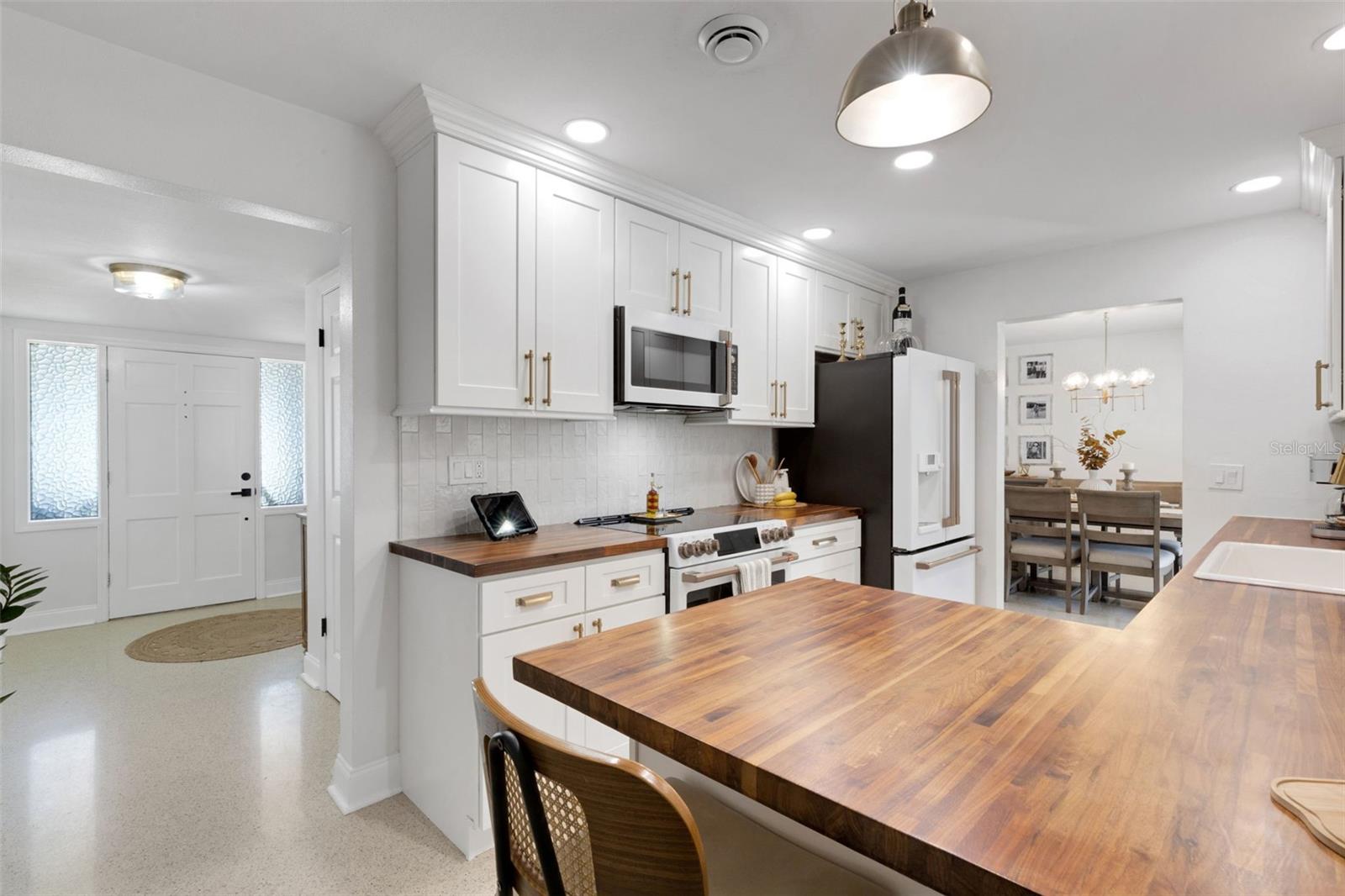 Image 16 of 62 For 2333 Glenmoor Road N