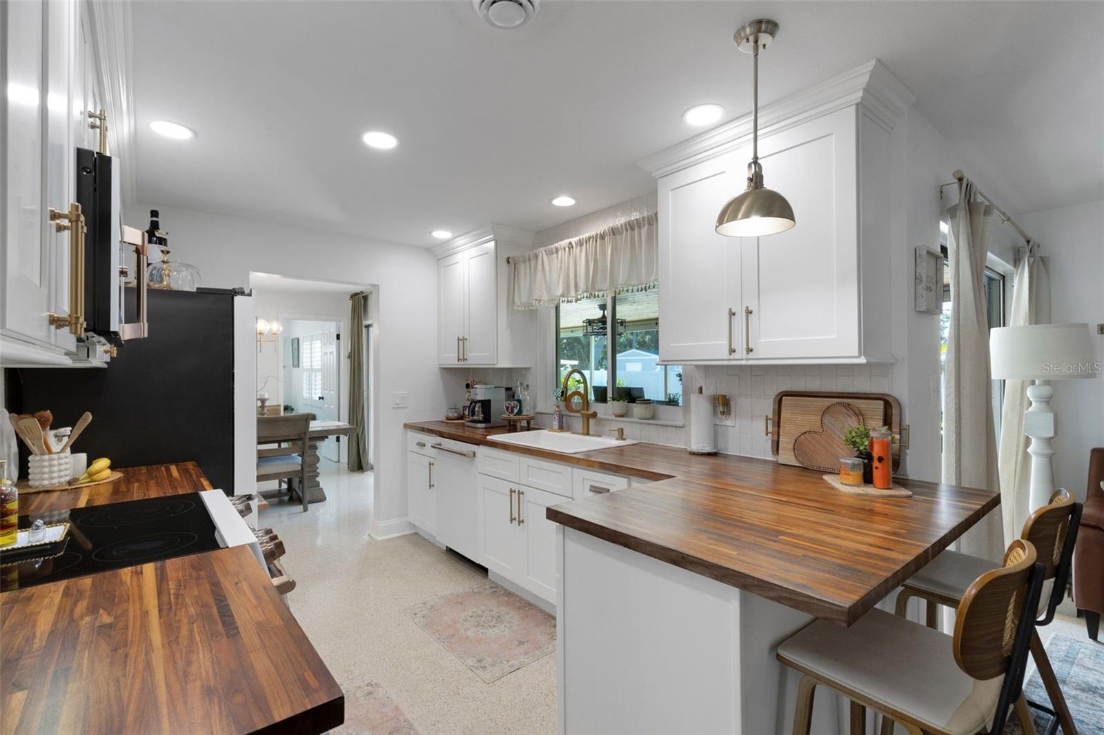 Image 17 of 62 For 2333 Glenmoor Road N