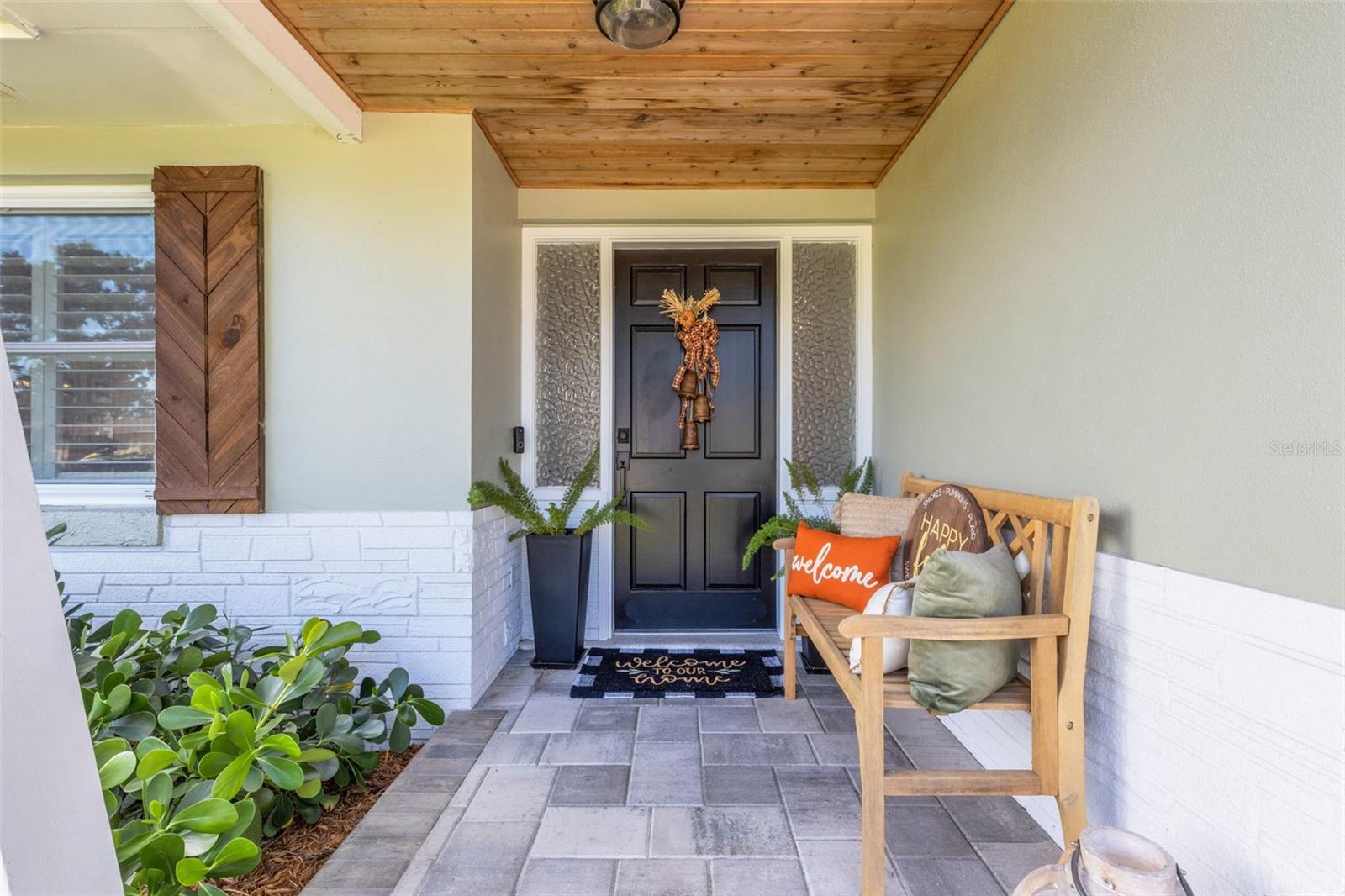 Image 2 of 62 For 2333 Glenmoor Road N