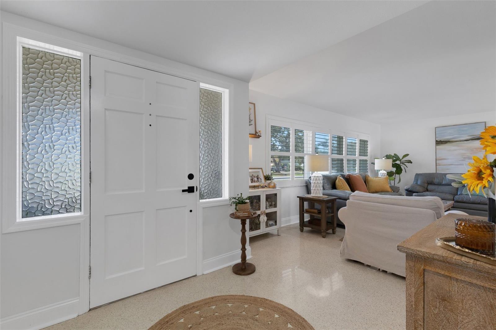 Image 3 of 62 For 2333 Glenmoor Road N
