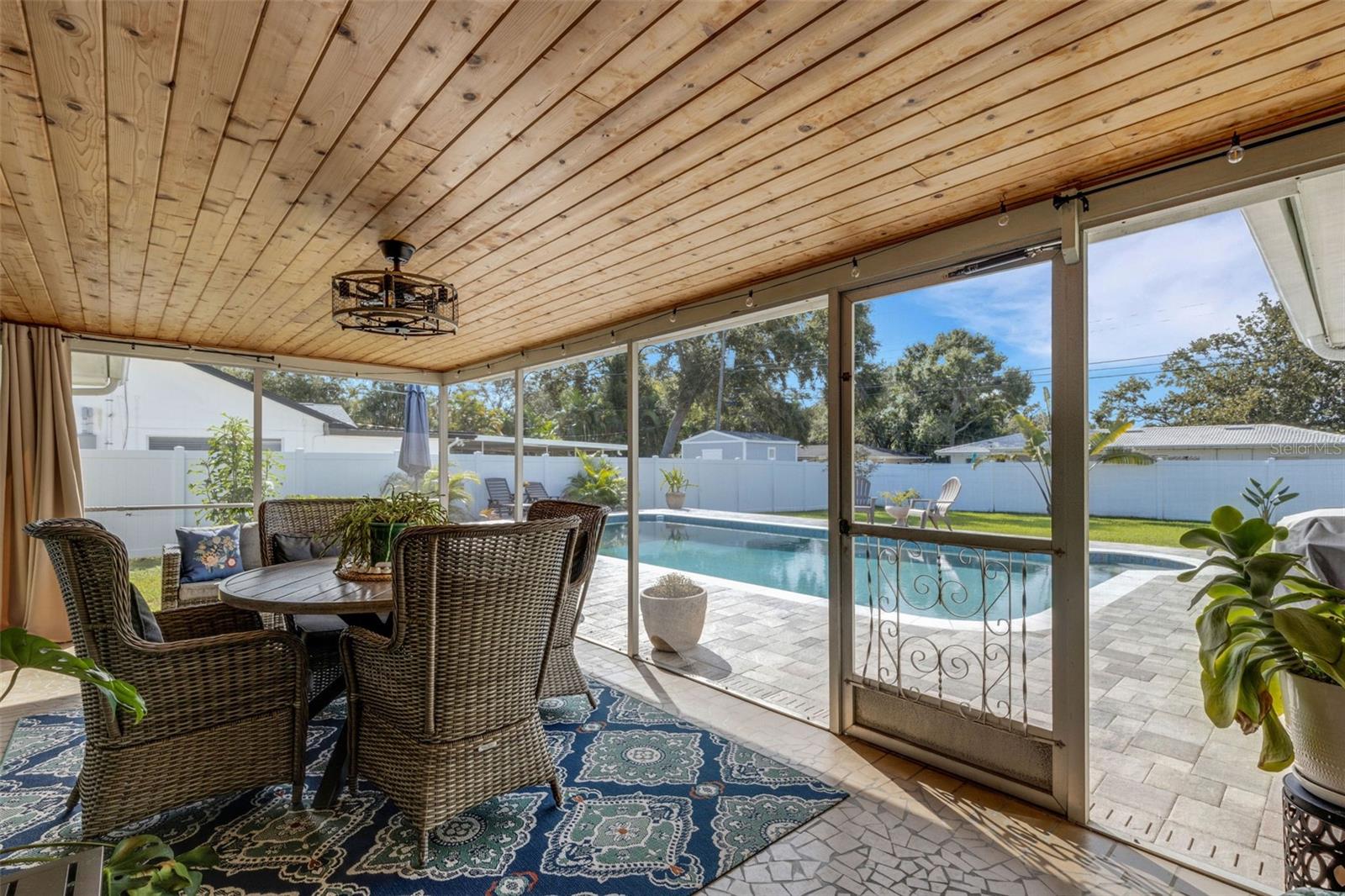 Image 46 of 62 For 2333 Glenmoor Road N