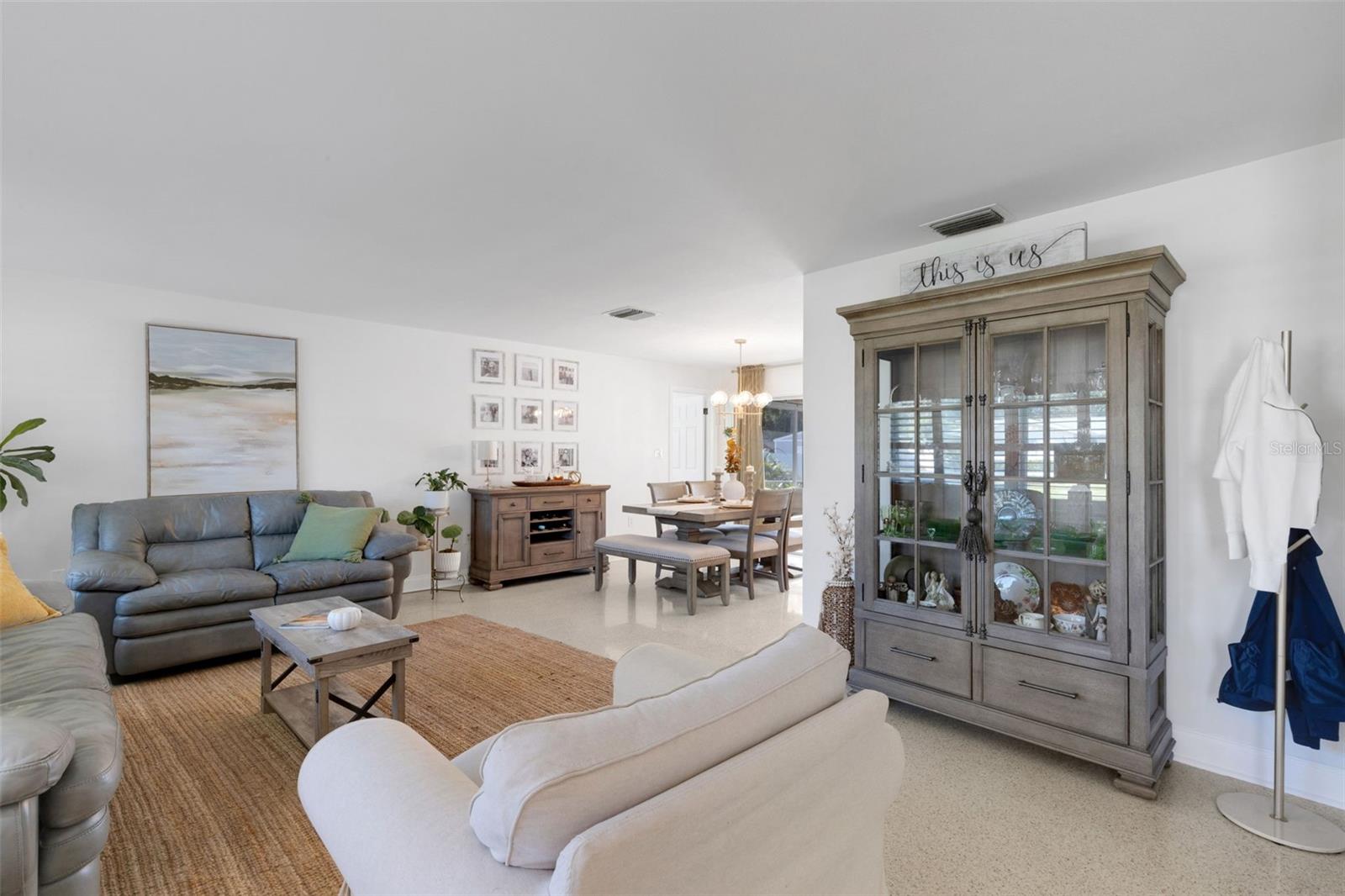 Image 6 of 62 For 2333 Glenmoor Road N