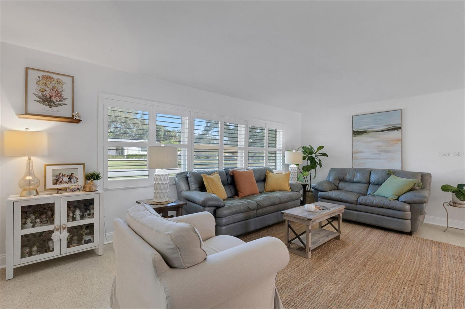 Image 7 of 62 For 2333 Glenmoor Road N