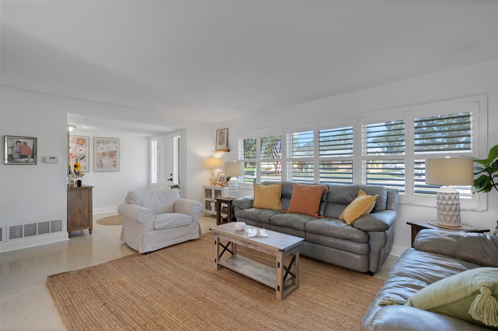 Image 8 of 62 For 2333 Glenmoor Road N