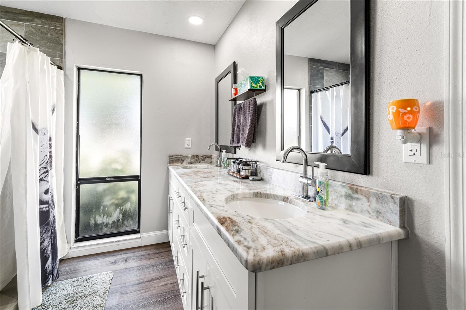 Image 10 of 37 For 3757 Lake Drive