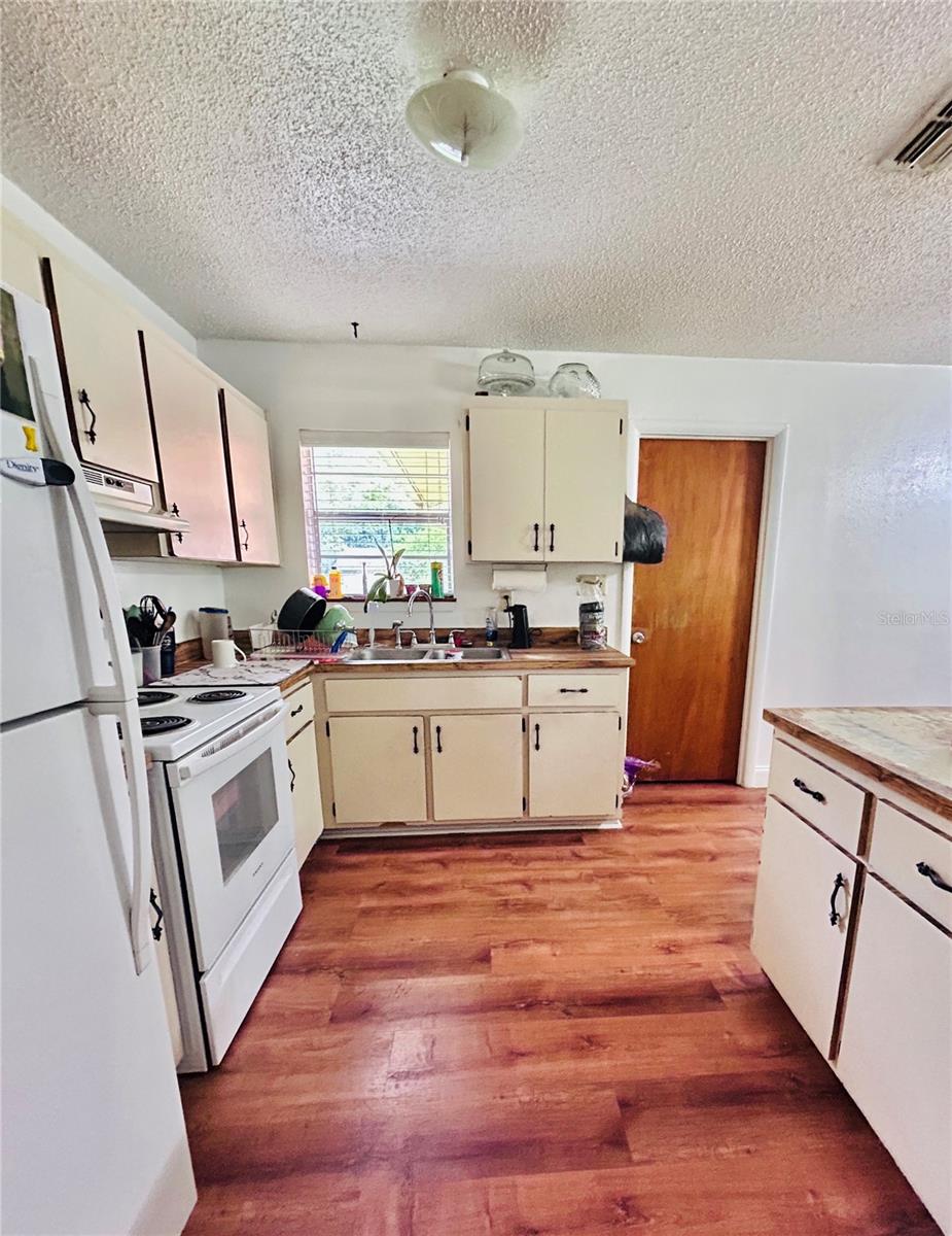 Image 5 of 13 For 155 Roosevelt Avenue