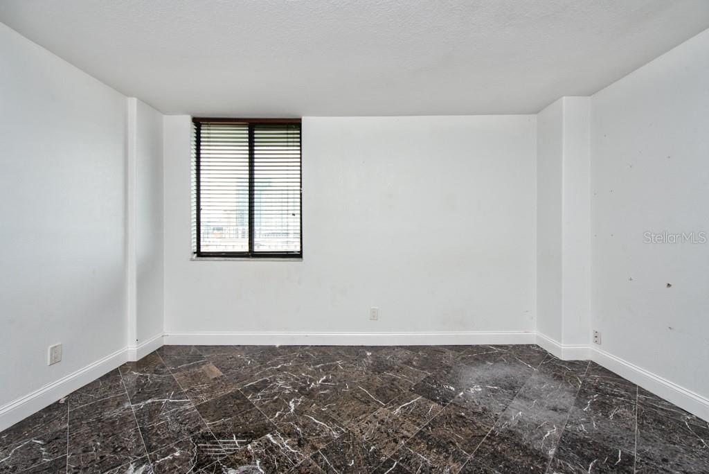 Image 18 of 49 For 201 Laurel Street 909