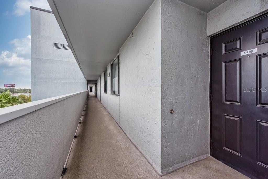 Image 6 of 49 For 201 Laurel Street 909