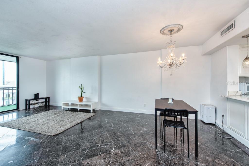 Image 9 of 49 For 201 Laurel Street 909