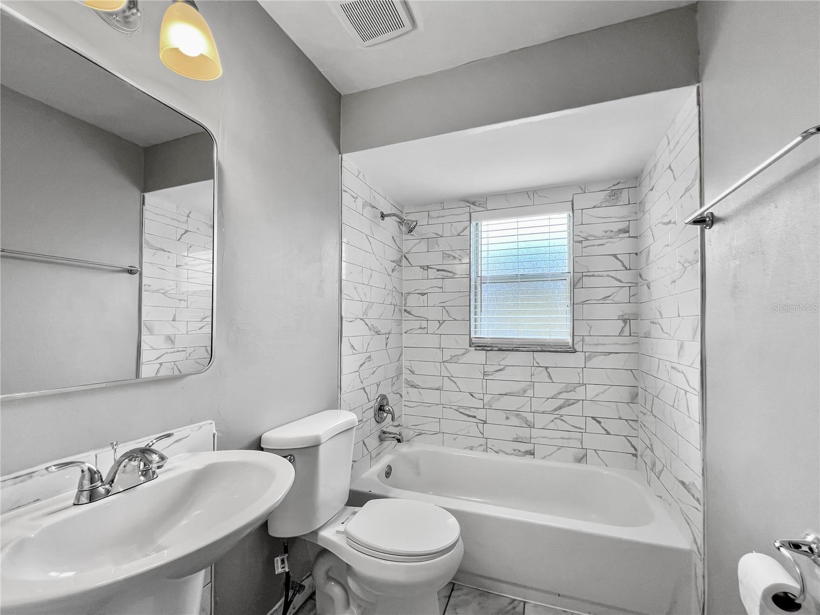 Image 11 of 16 For 2558 El Capitan Drive