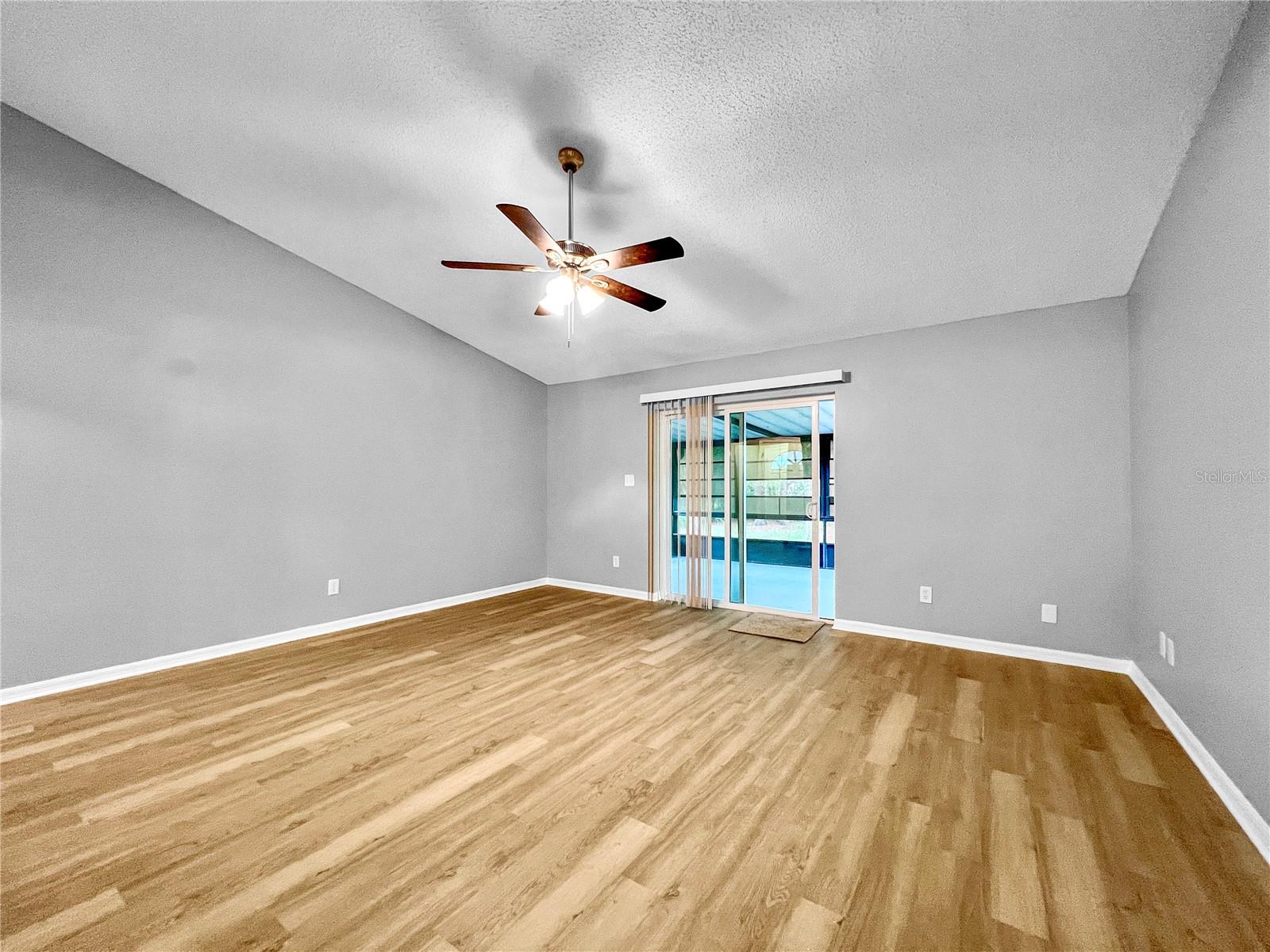 Image 4 of 16 For 2558 El Capitan Drive
