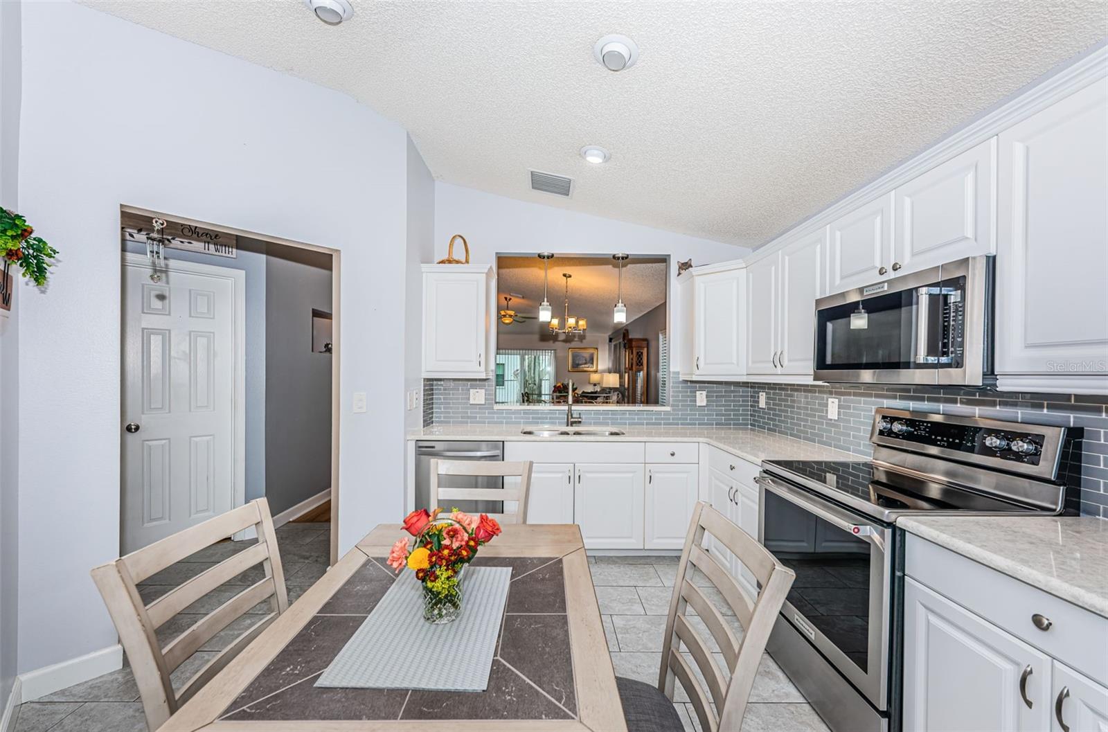 Image 16 of 40 For 10562 Alvarado Court