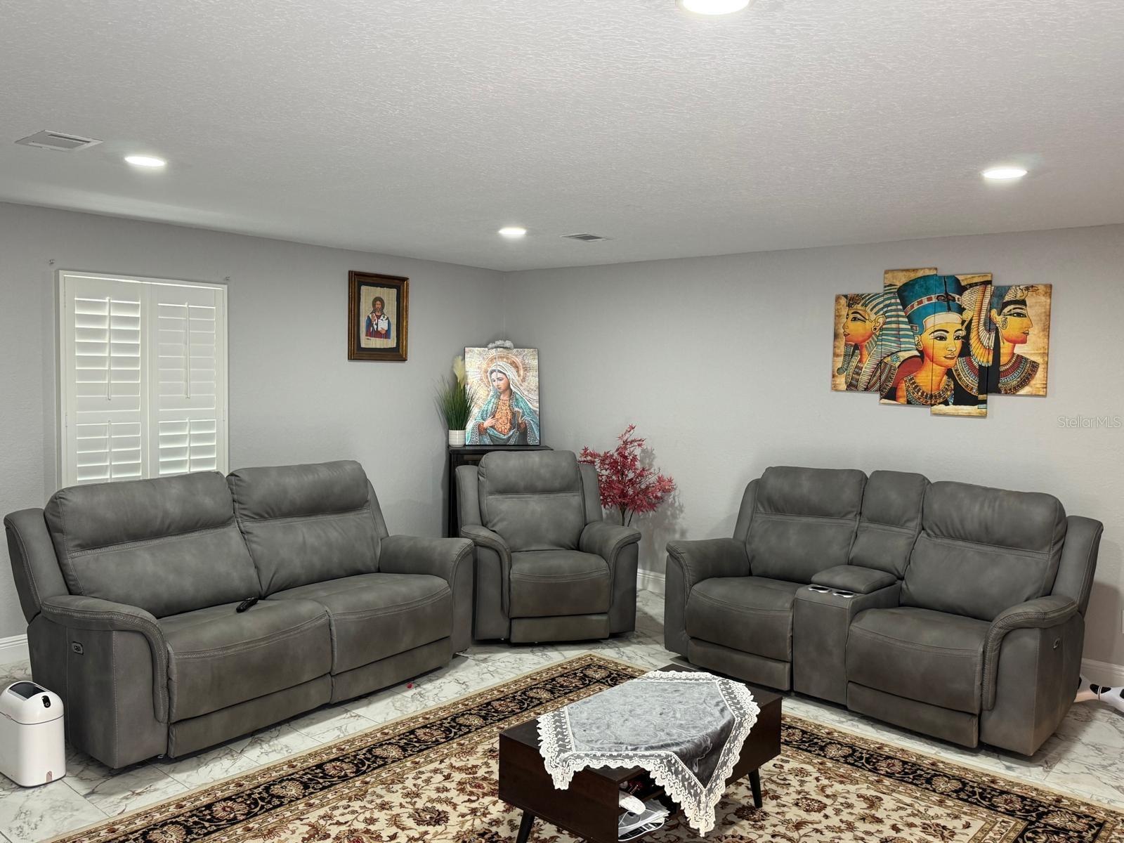 Listing photo id 5 for 5221 Spike Horn Drive