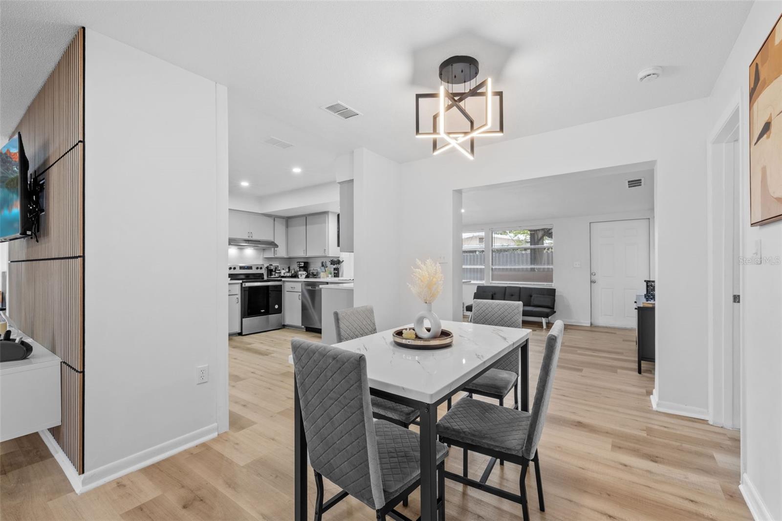 Image 11 of 44 For 2601 Southern Parkway W