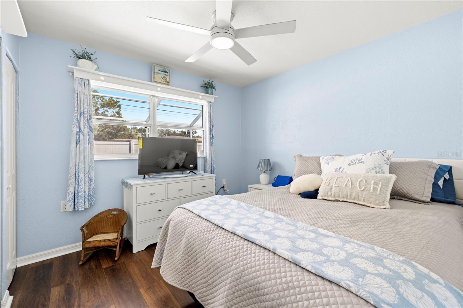 Image 17 of 59 For 2479 Baywood Drive E