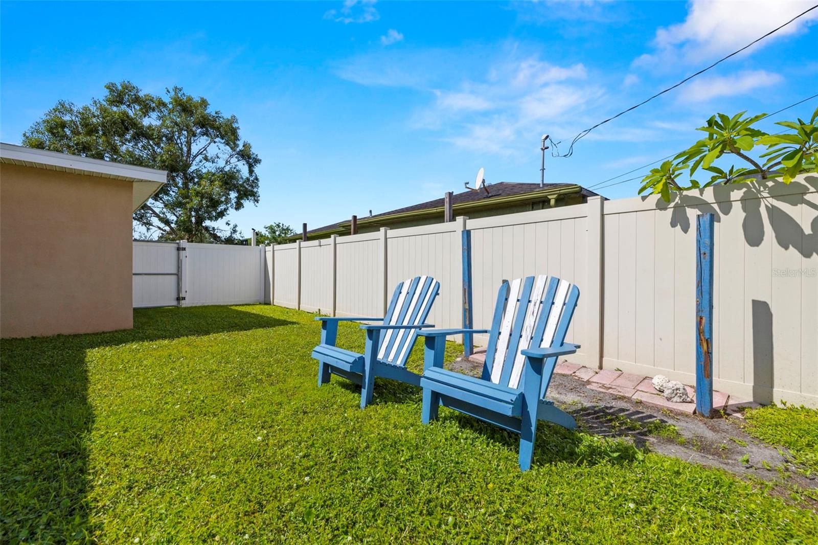 Image 27 of 59 For 2479 Baywood Drive E