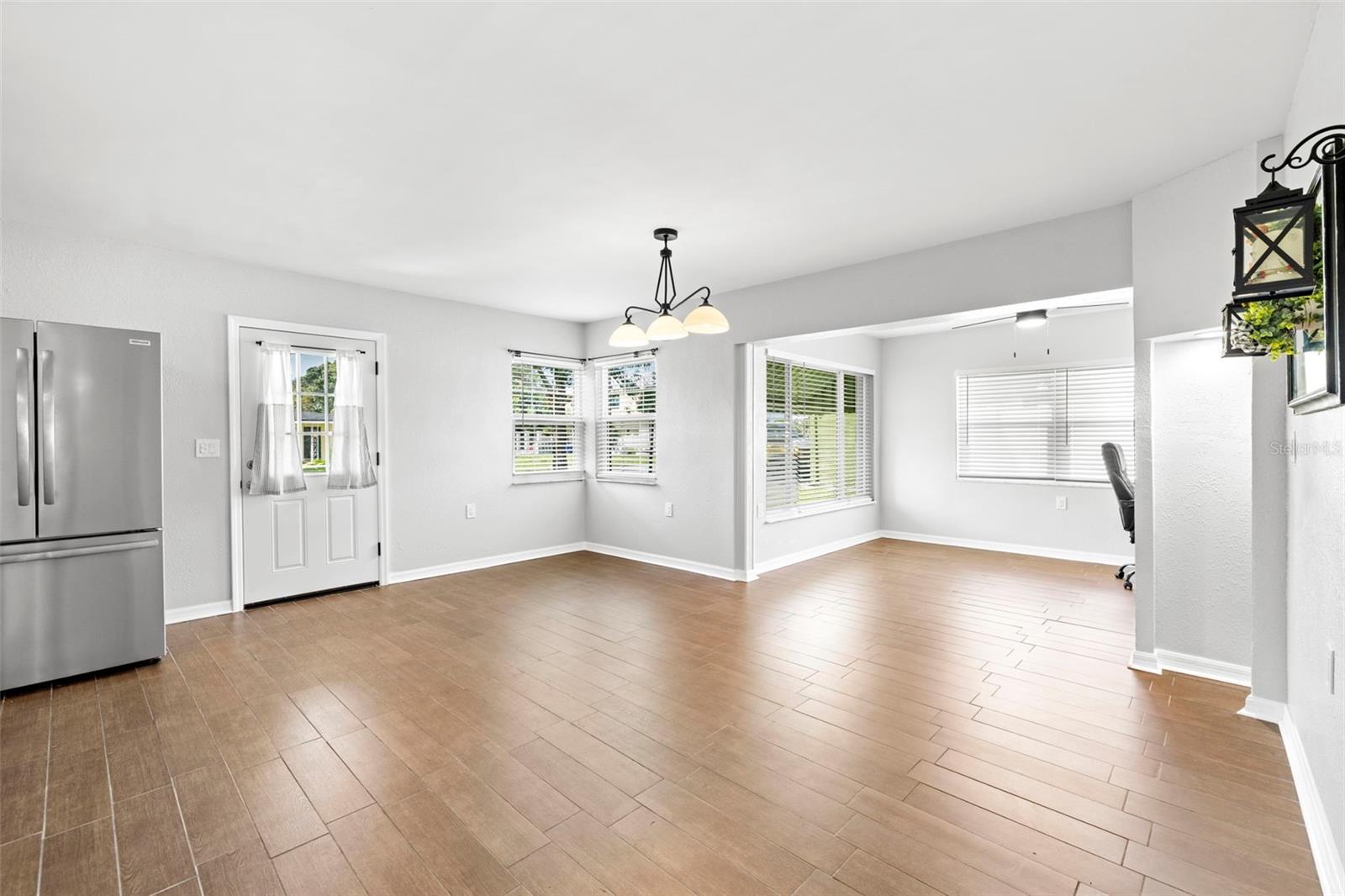 Image 5 of 59 For 2479 Baywood Drive E