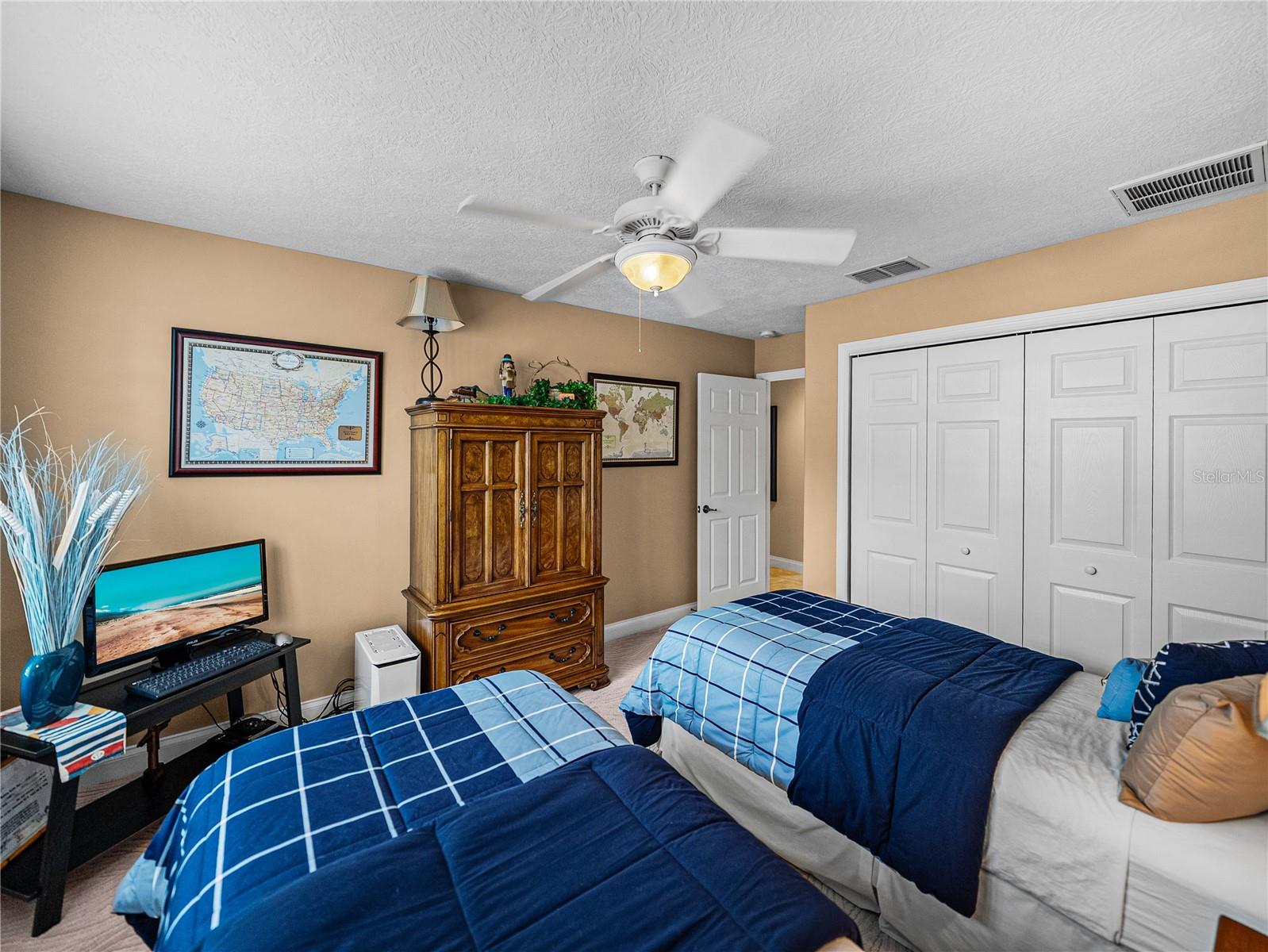 Listing photo id 26 for 11972 Riverhaven Drive