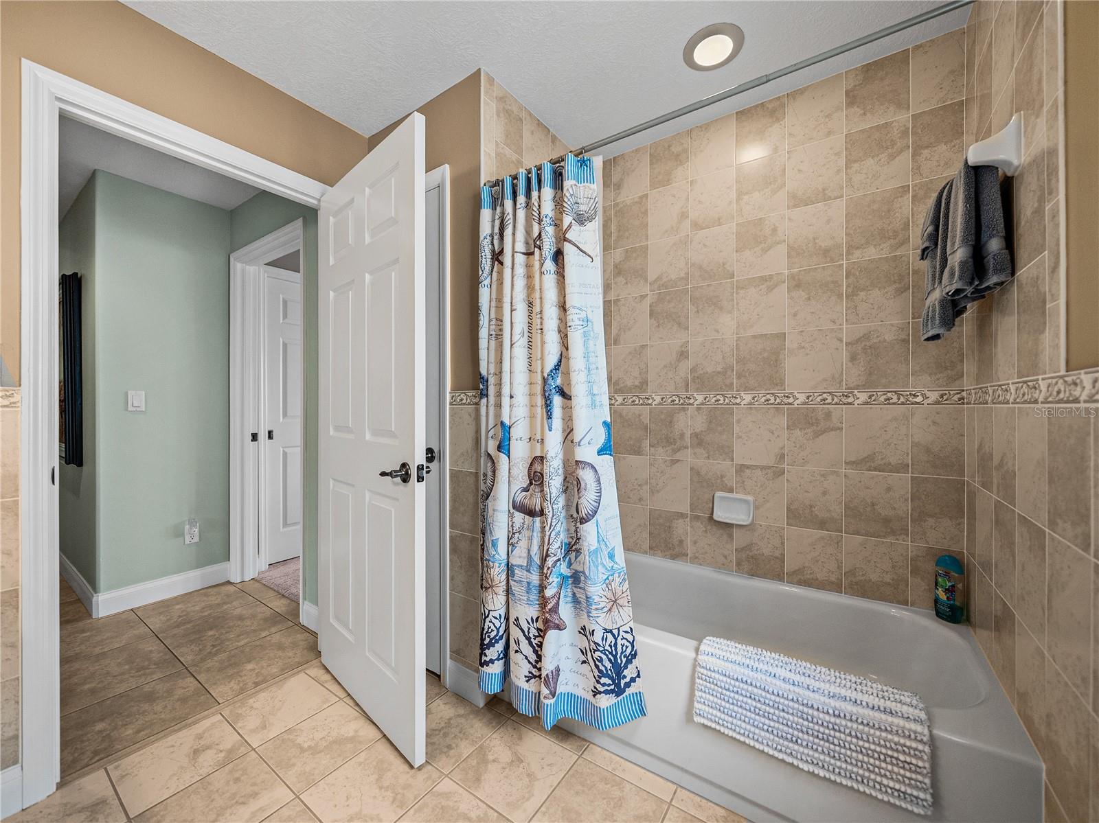 Listing photo id 28 for 11972 Riverhaven Drive