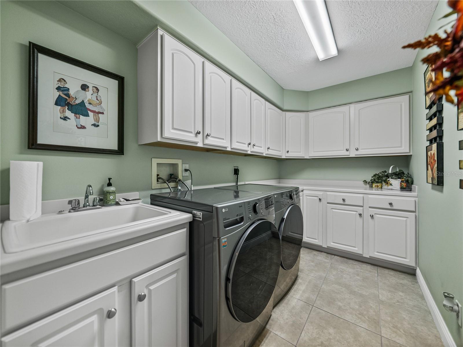 Listing photo id 34 for 11972 Riverhaven Drive