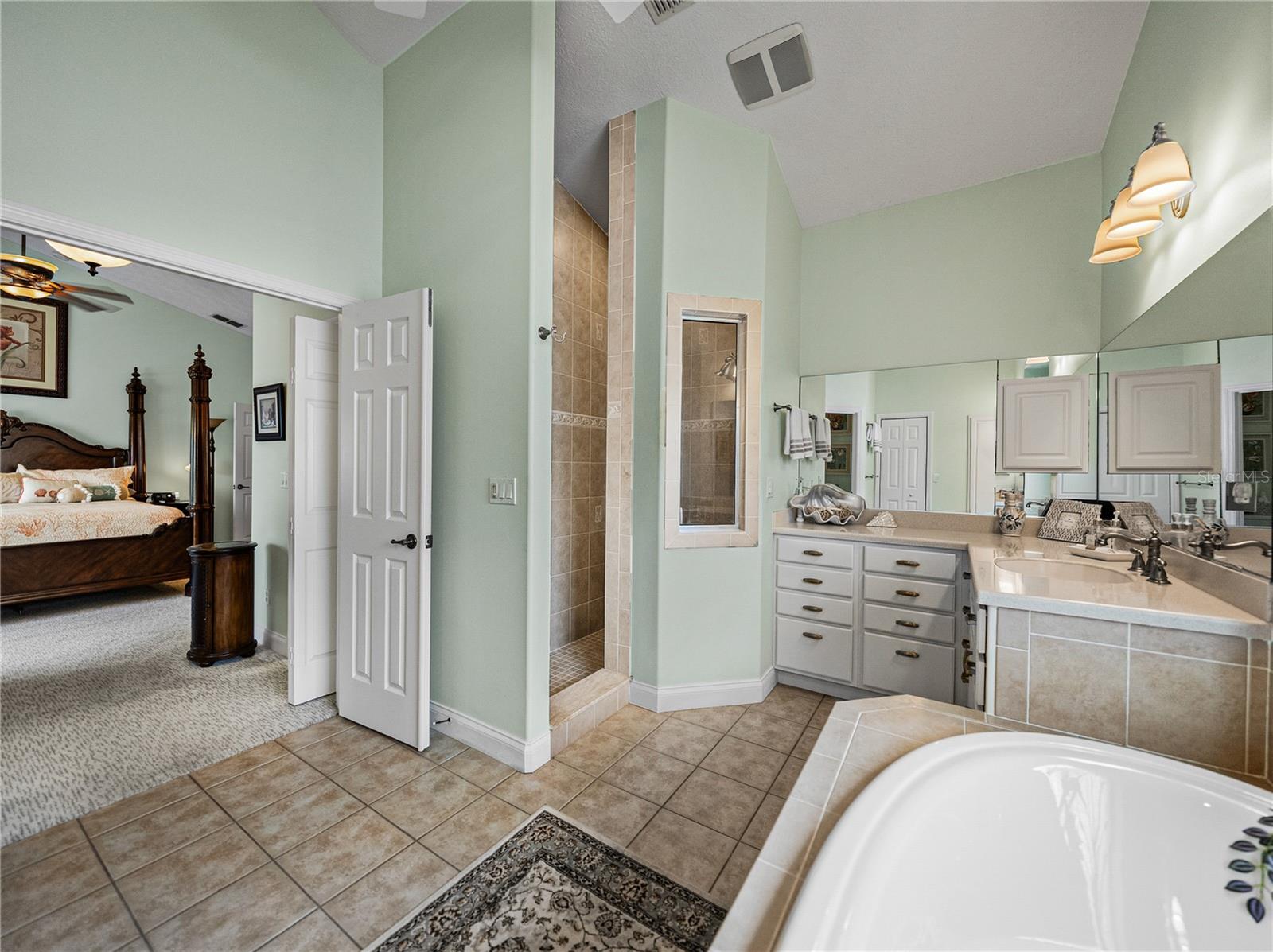 Listing photo id 42 for 11972 Riverhaven Drive