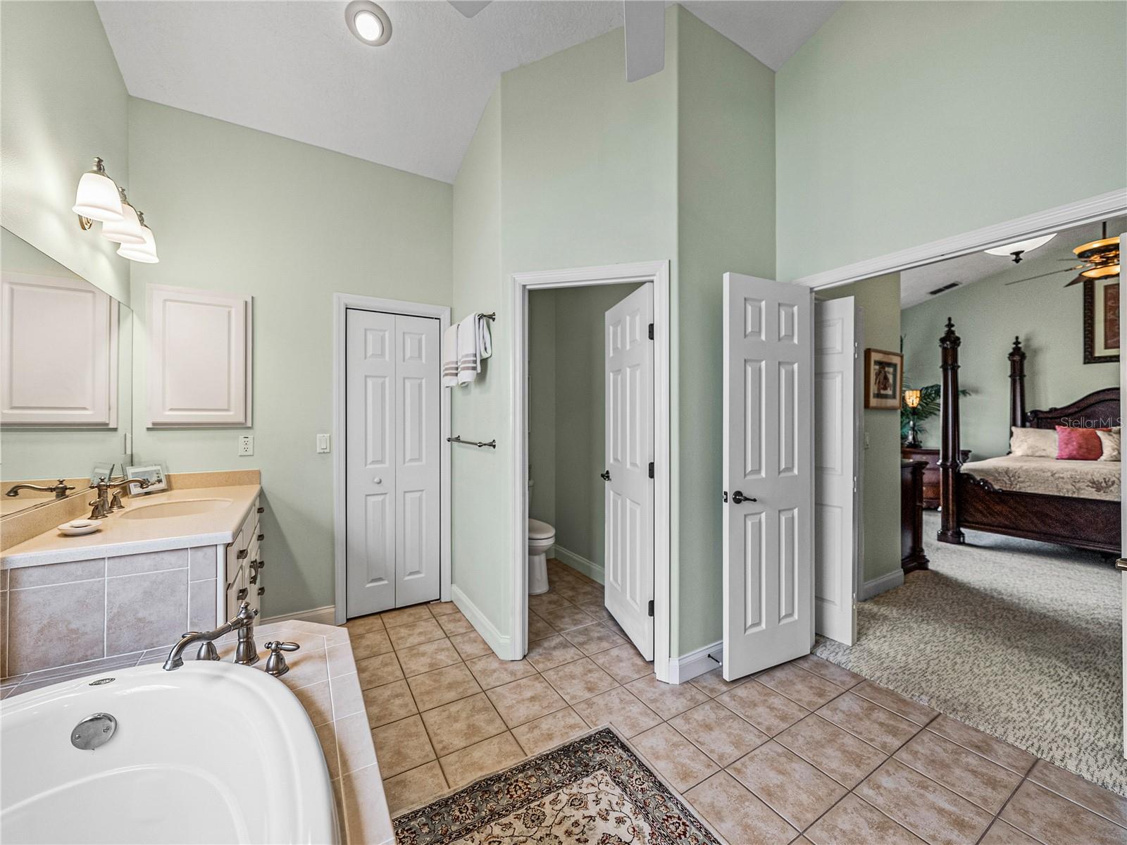 Listing photo id 43 for 11972 Riverhaven Drive
