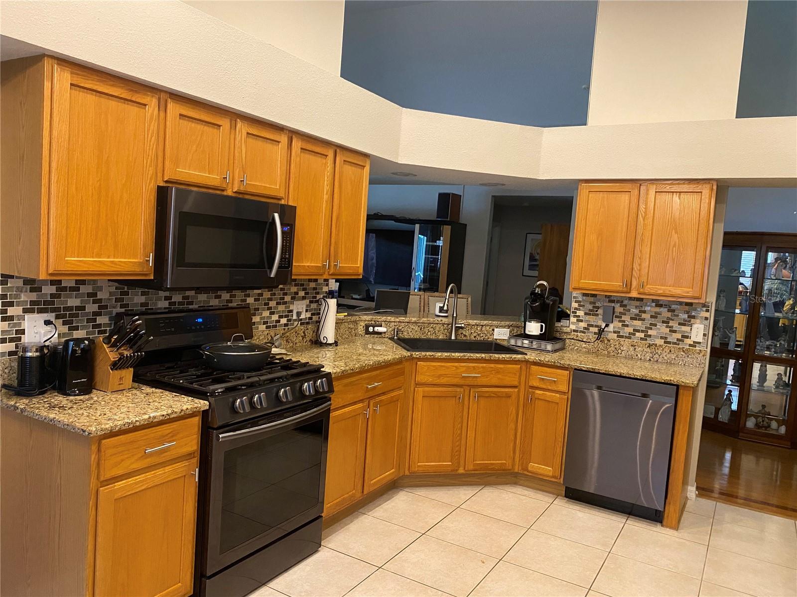 Image 6 of 39 For 5542 Avenue Du Soleil