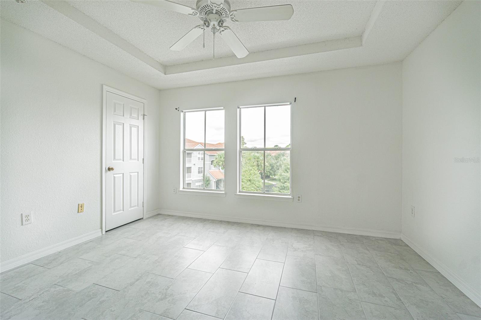 Image 12 of 27 For 18001 Richmond Place Drive 733