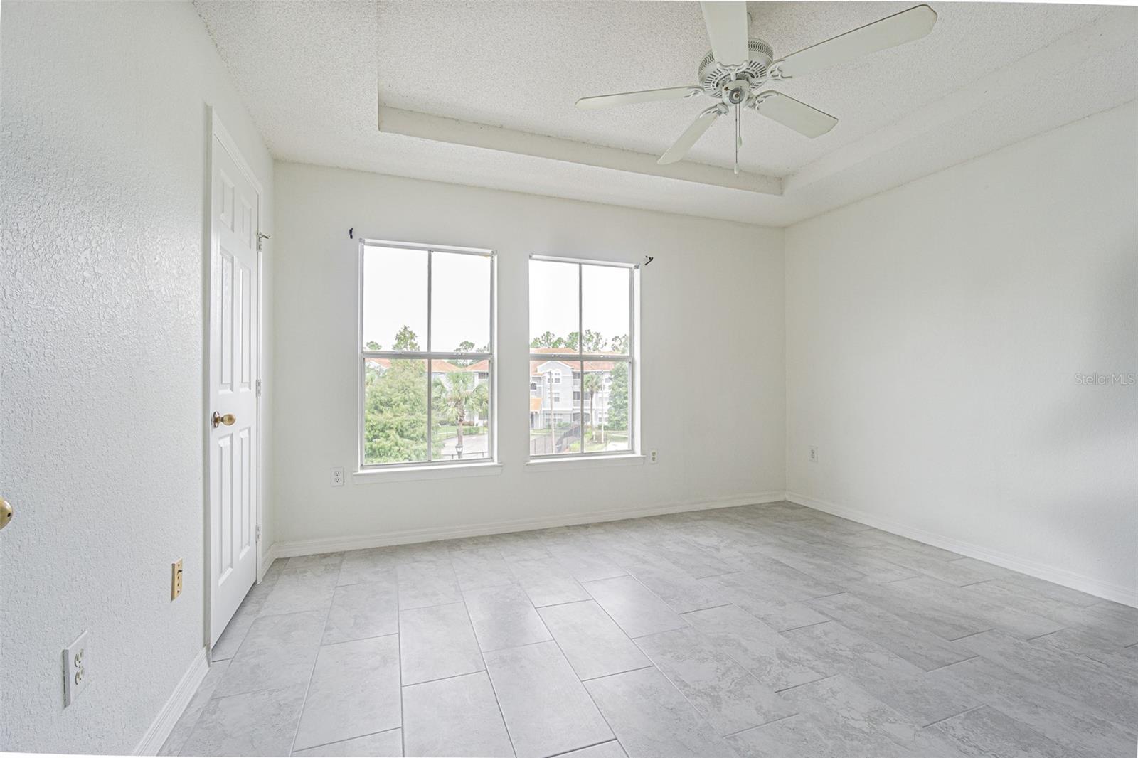 Image 14 of 27 For 18001 Richmond Place Drive 733