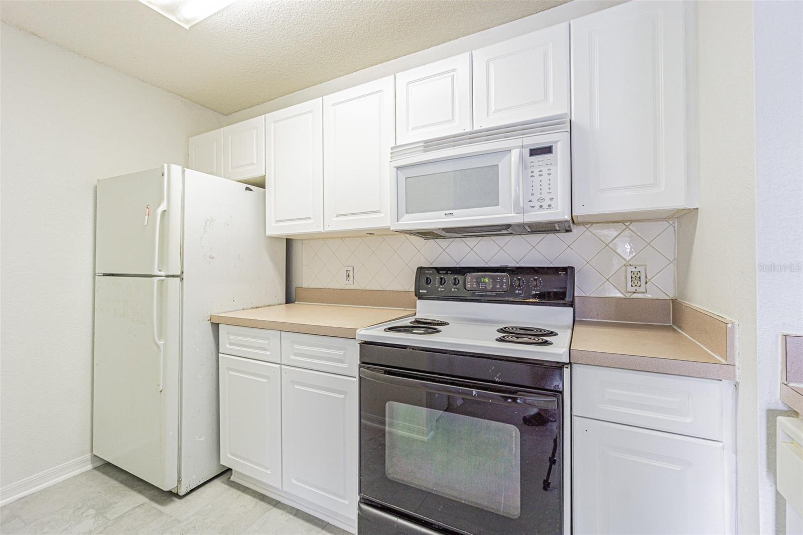 Image 16 of 27 For 18001 Richmond Place Drive 733