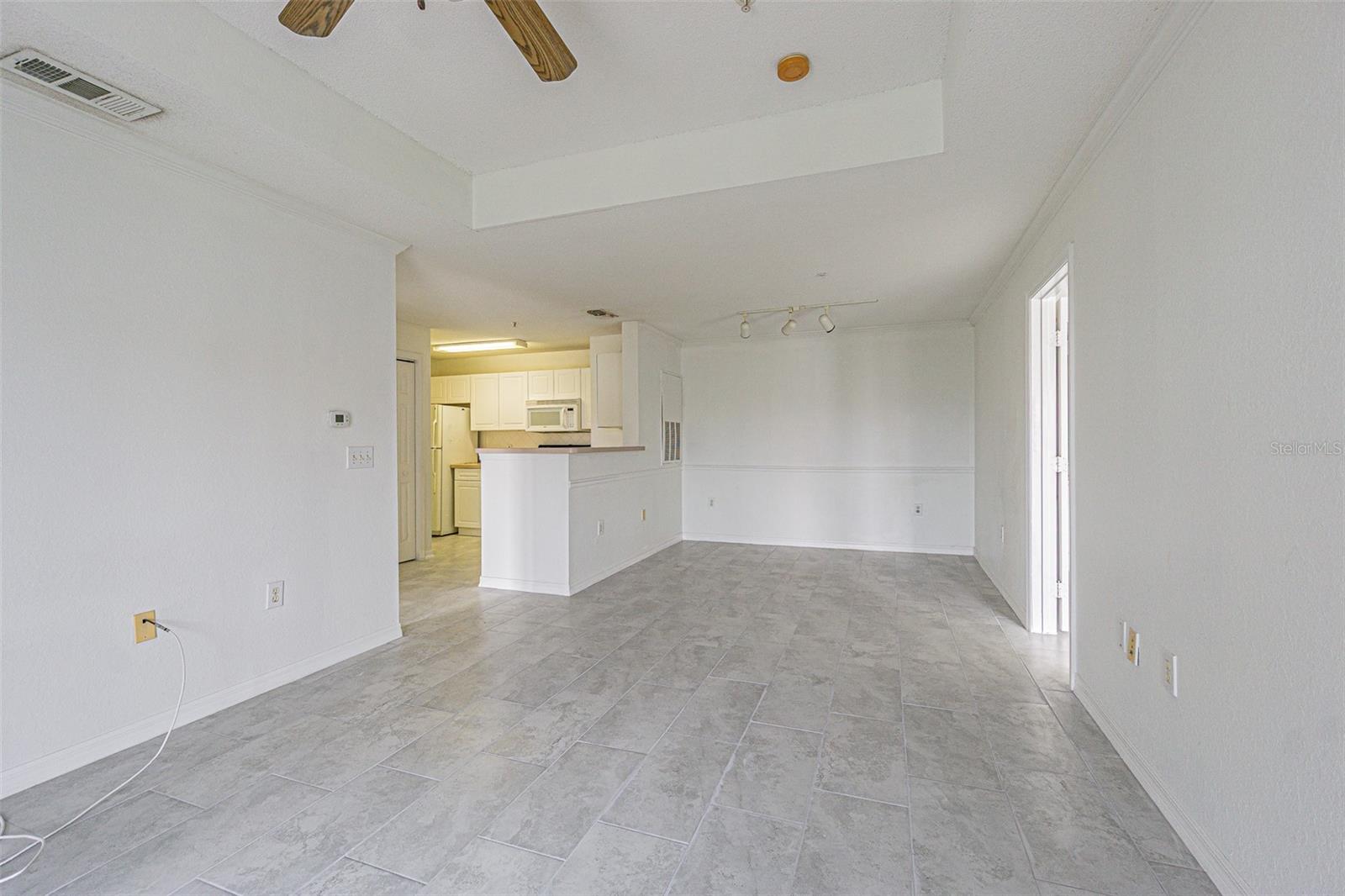 Image 20 of 27 For 18001 Richmond Place Drive 733