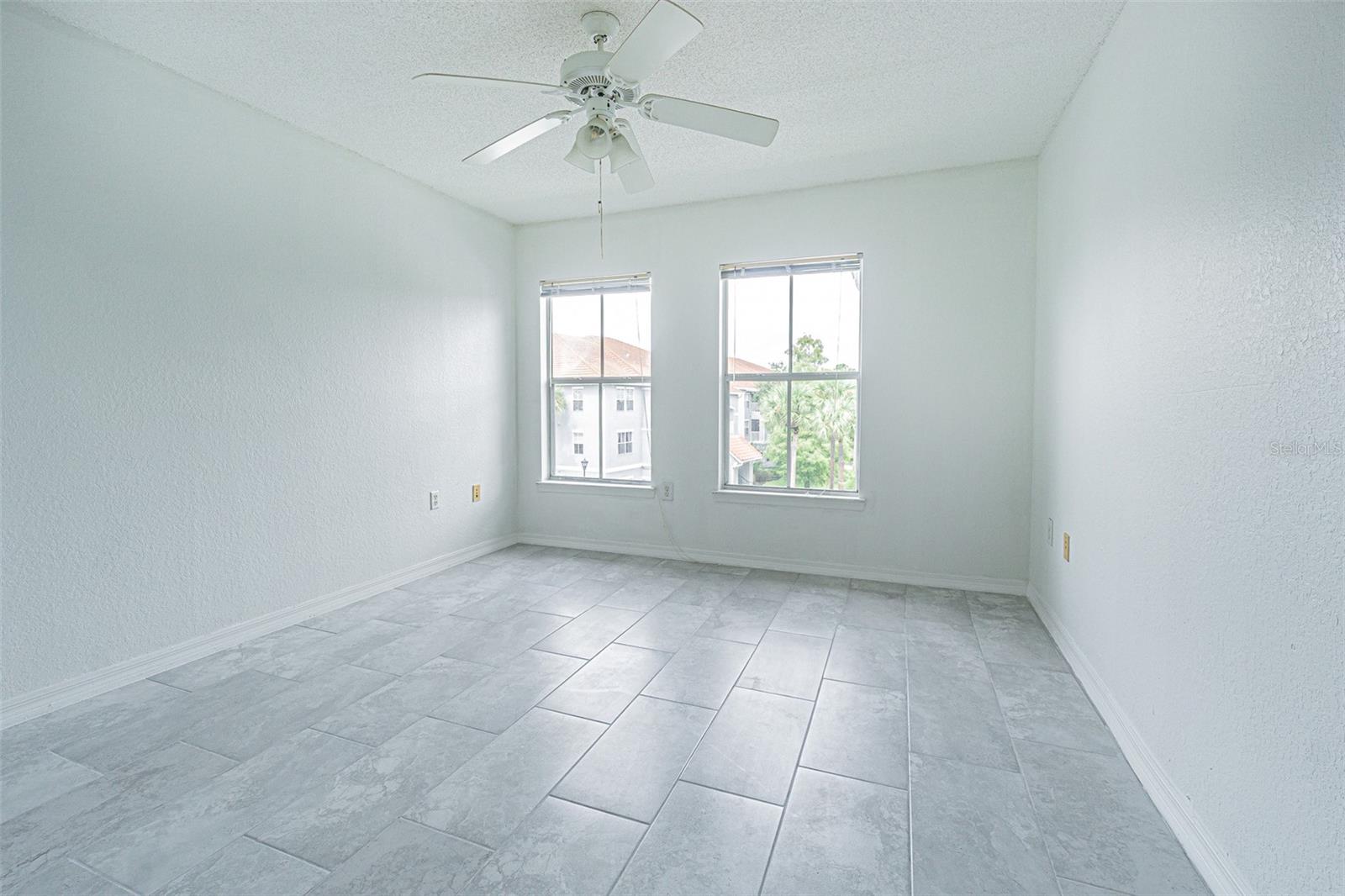 Image 26 of 27 For 18001 Richmond Place Drive 733