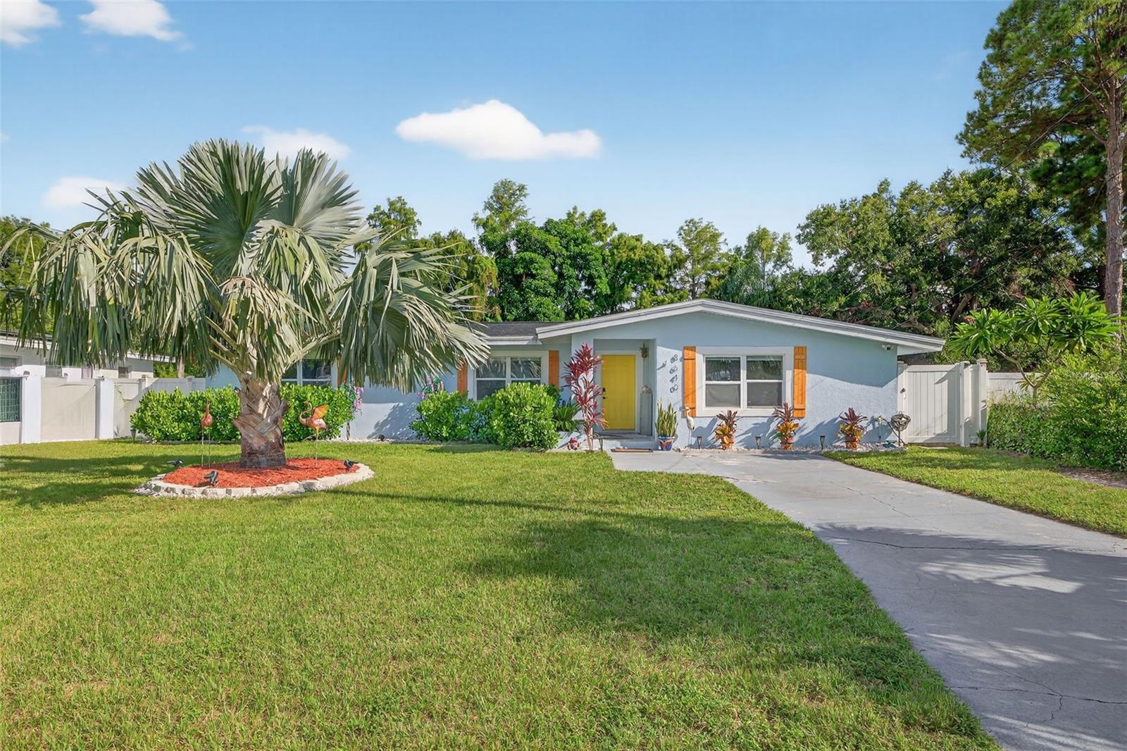 Details for 8640 Gardenia Drive, SEMINOLE, FL 33777