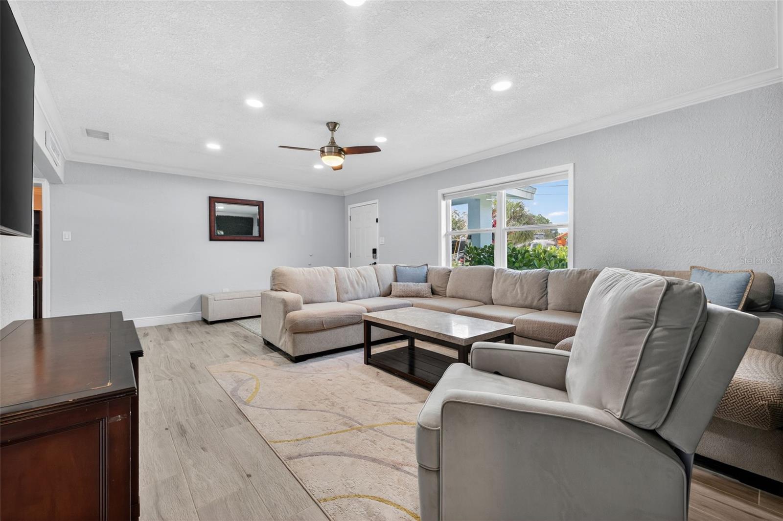 Image 6 of 36 For 8640 Gardenia Drive