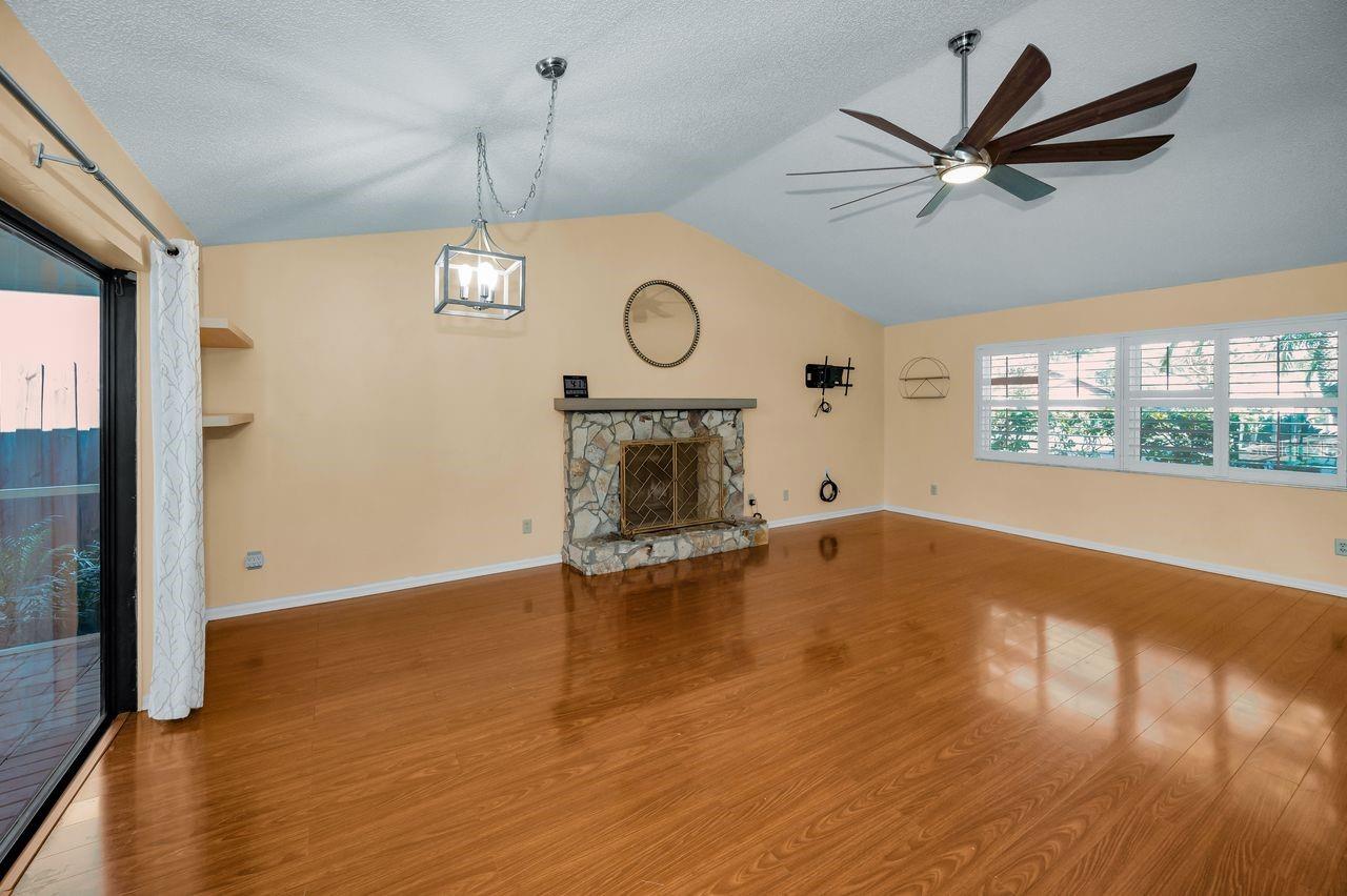 Image 8 of 48 For 8840 Magnolia Place
